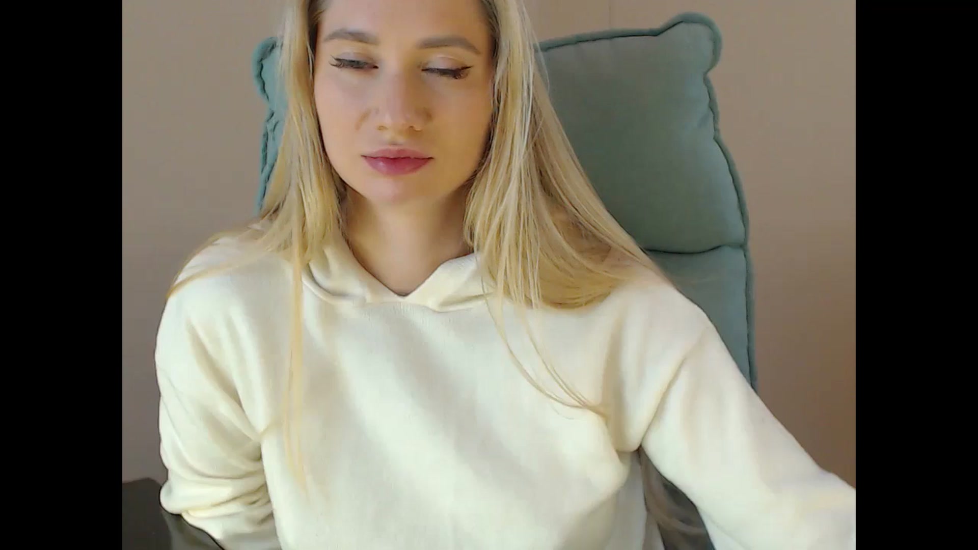 Gallery image thumbnail from Miss_Sylvia's myfreecams stream on, 12/16/2024, 20:36 image 4 of 20