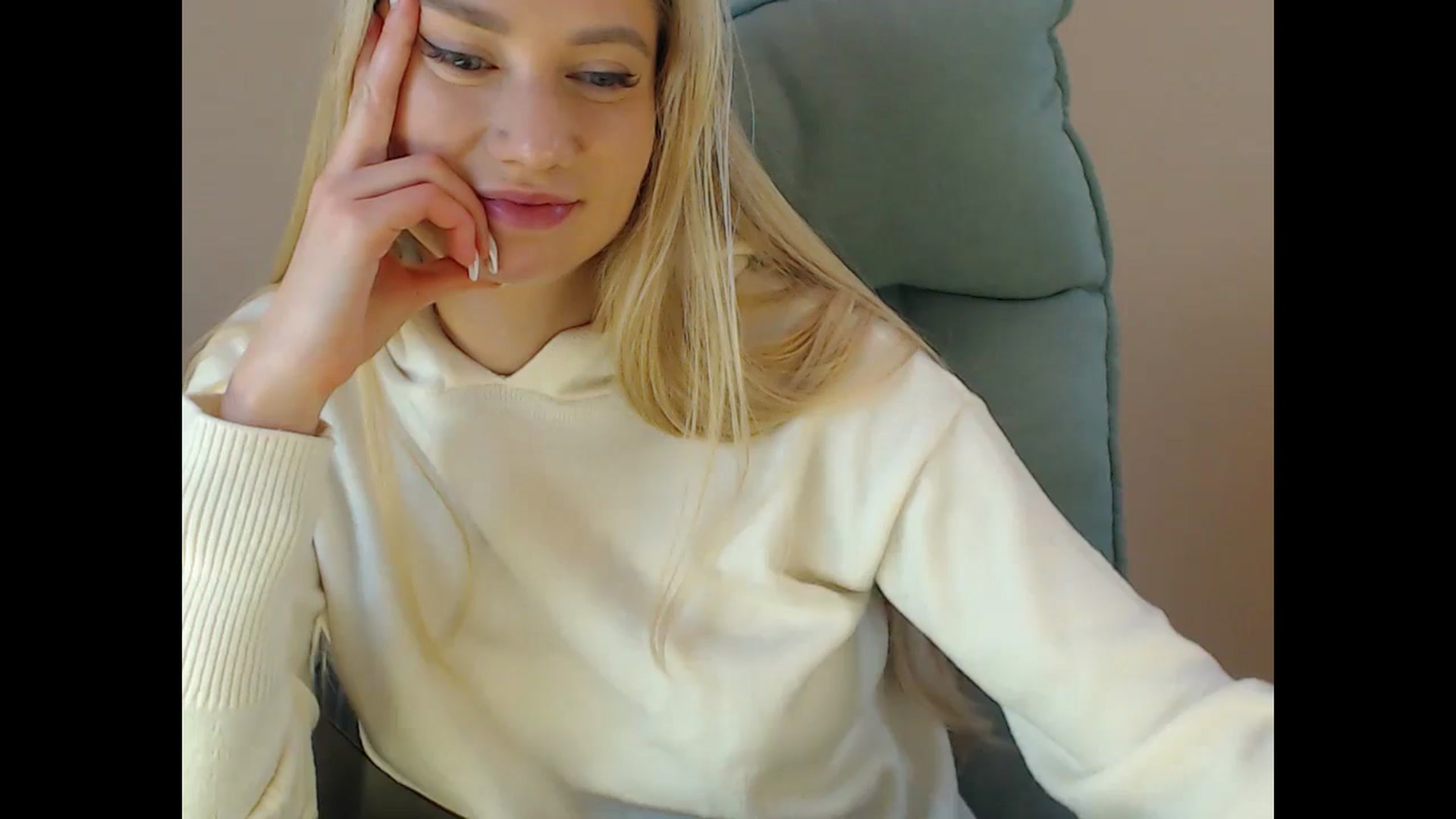 Gallery image thumbnail from Miss_Sylvia's myfreecams stream on, 12/16/2024, 20:36 image 6 of 20