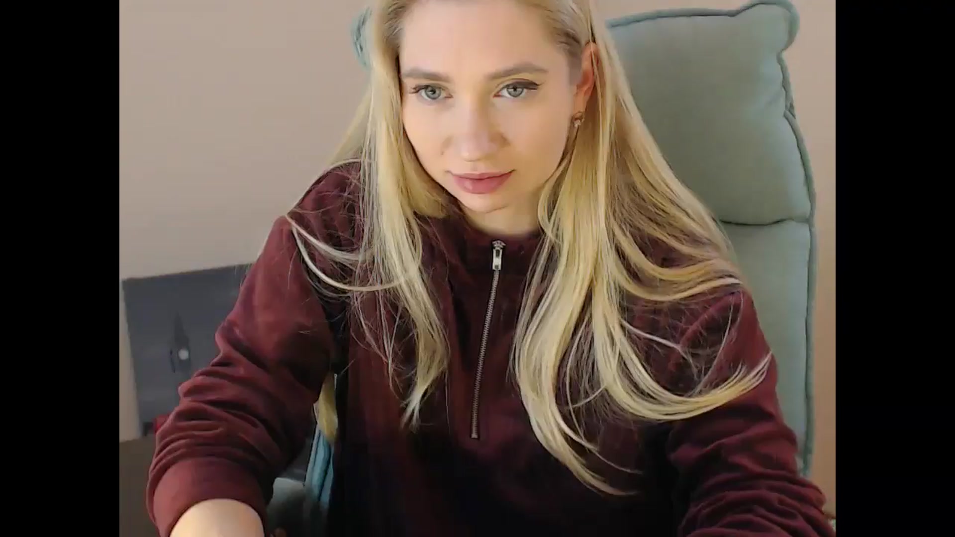 Gallery image thumbnail from Miss_Sylvia's myfreecams stream on, 12/17/2024, 18:36 image 5 of 20