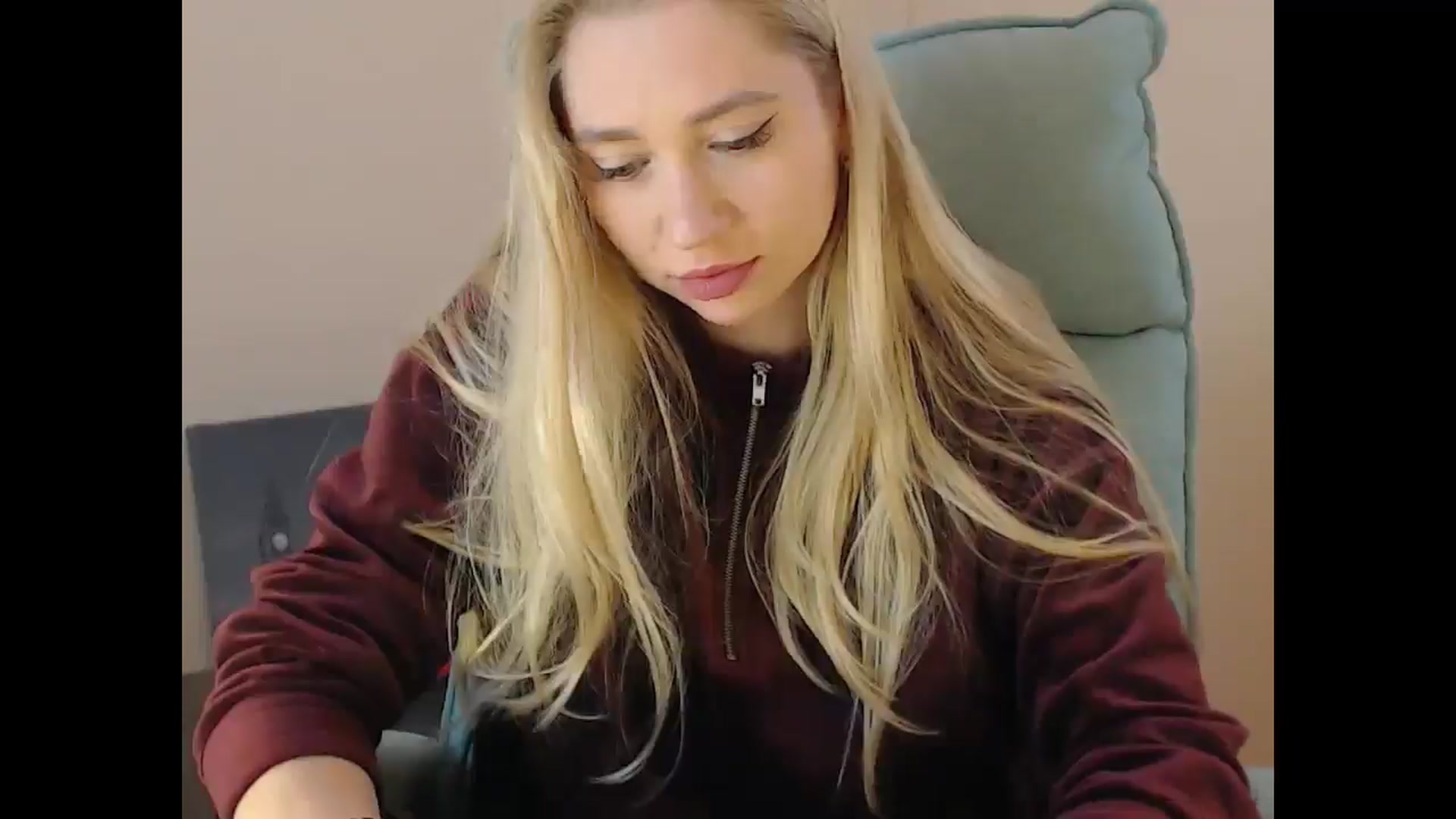 Gallery image thumbnail from Miss_Sylvia's myfreecams stream on, 12/17/2024, 18:36 image 8 of 20