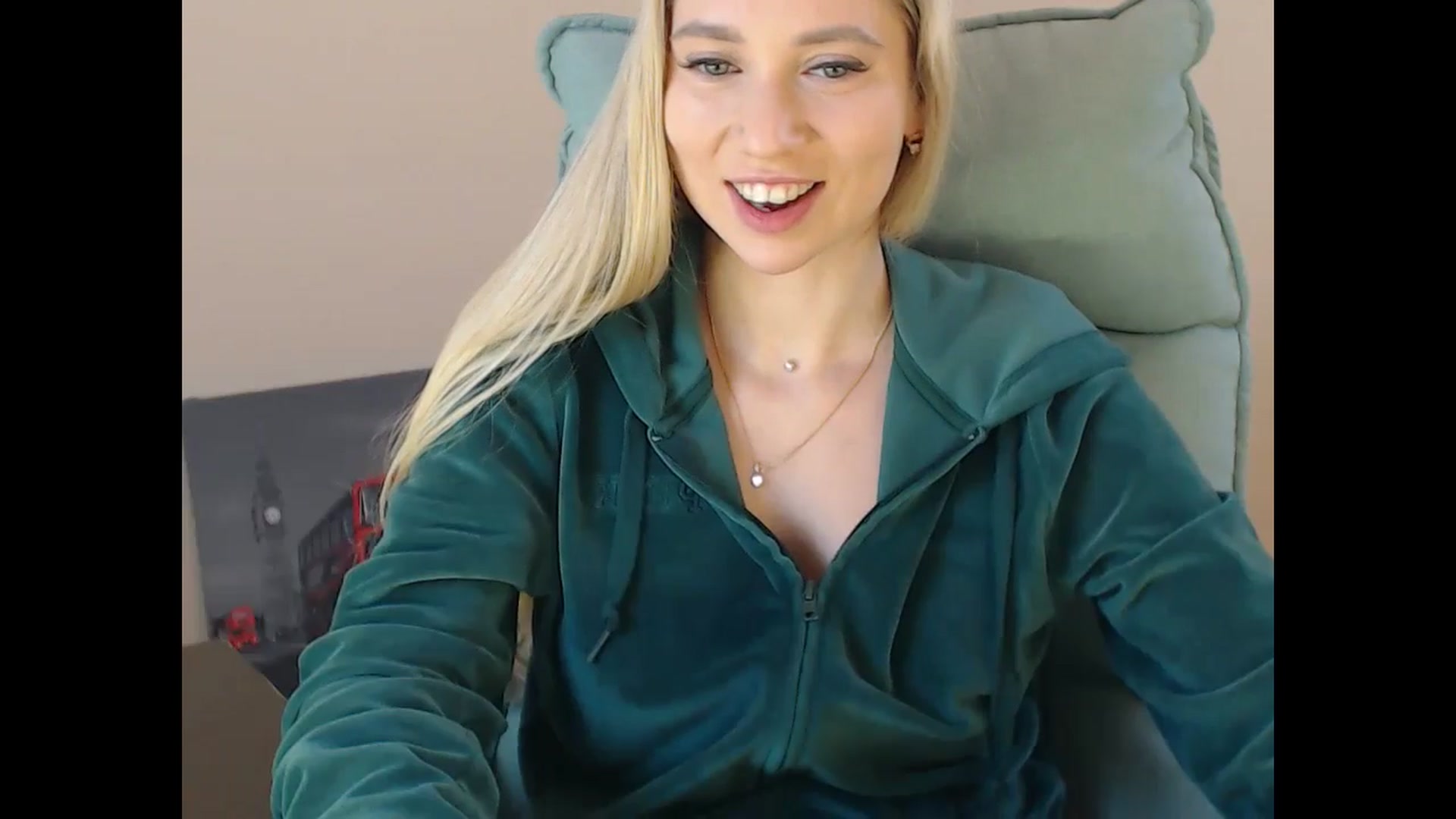 Gallery image thumbnail from Miss_Sylvia's myfreecams stream on, 12/18/2024, 20:21 image 4 of 20