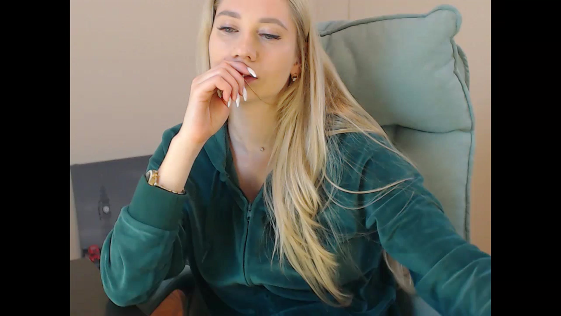 Gallery image thumbnail from Miss_Sylvia's myfreecams stream on, 12/18/2024, 20:21 image 17 of 20
