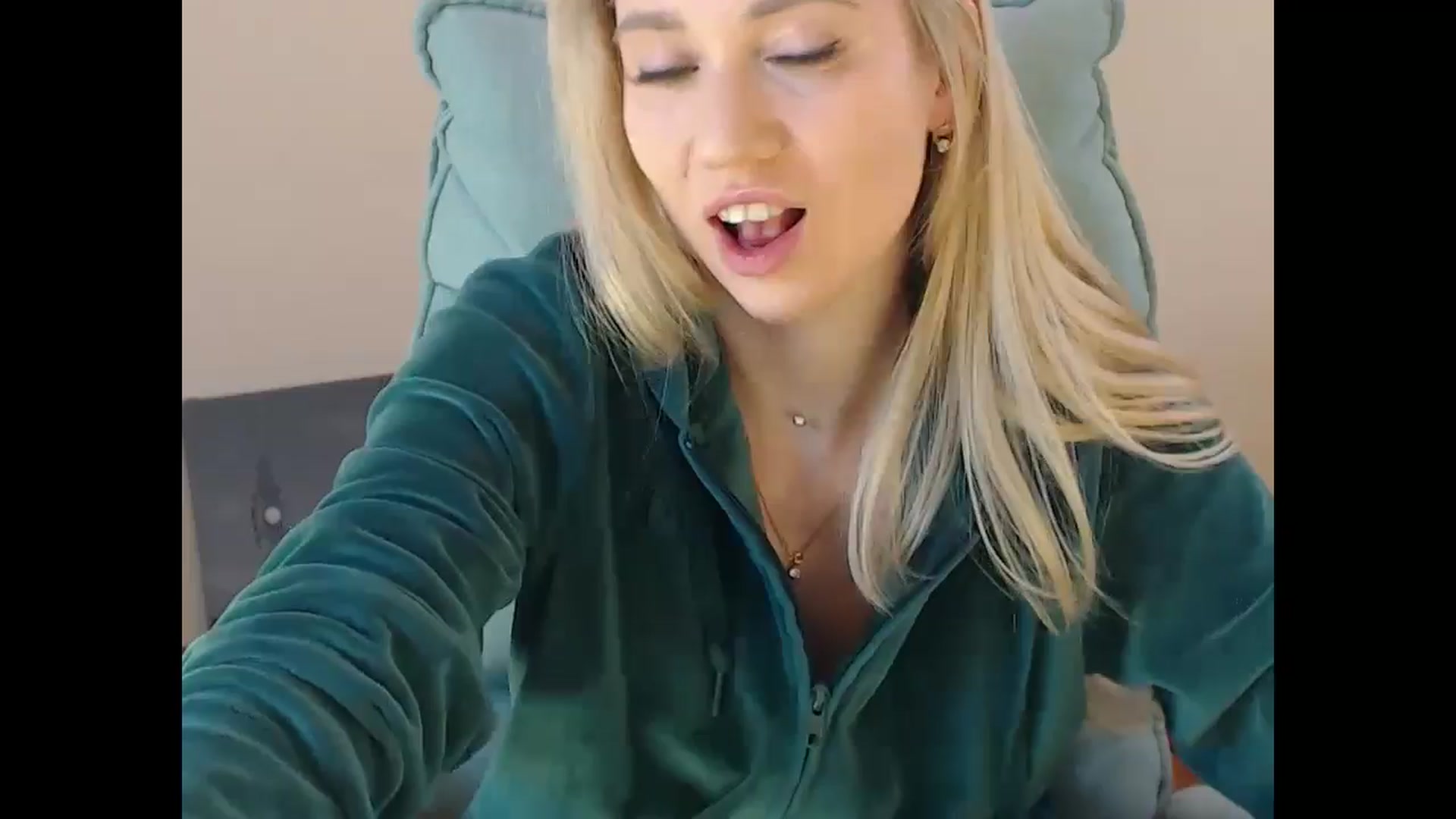 Gallery image thumbnail from Miss_Sylvia's myfreecams stream on, 12/18/2024, 20:21 image 1 of 20