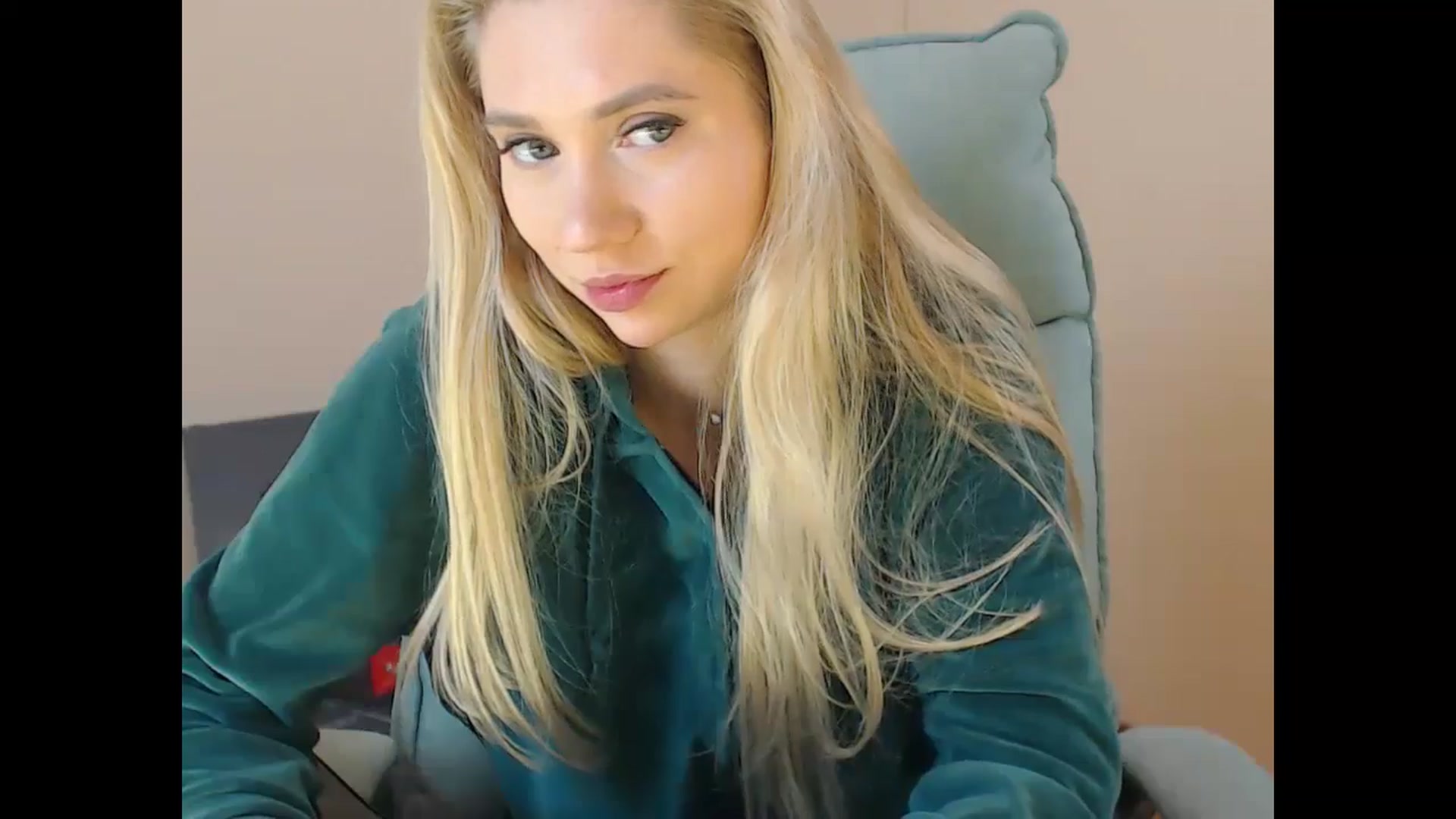 Gallery image thumbnail from Miss_Sylvia's myfreecams stream on, 12/18/2024, 20:21 image 18 of 20