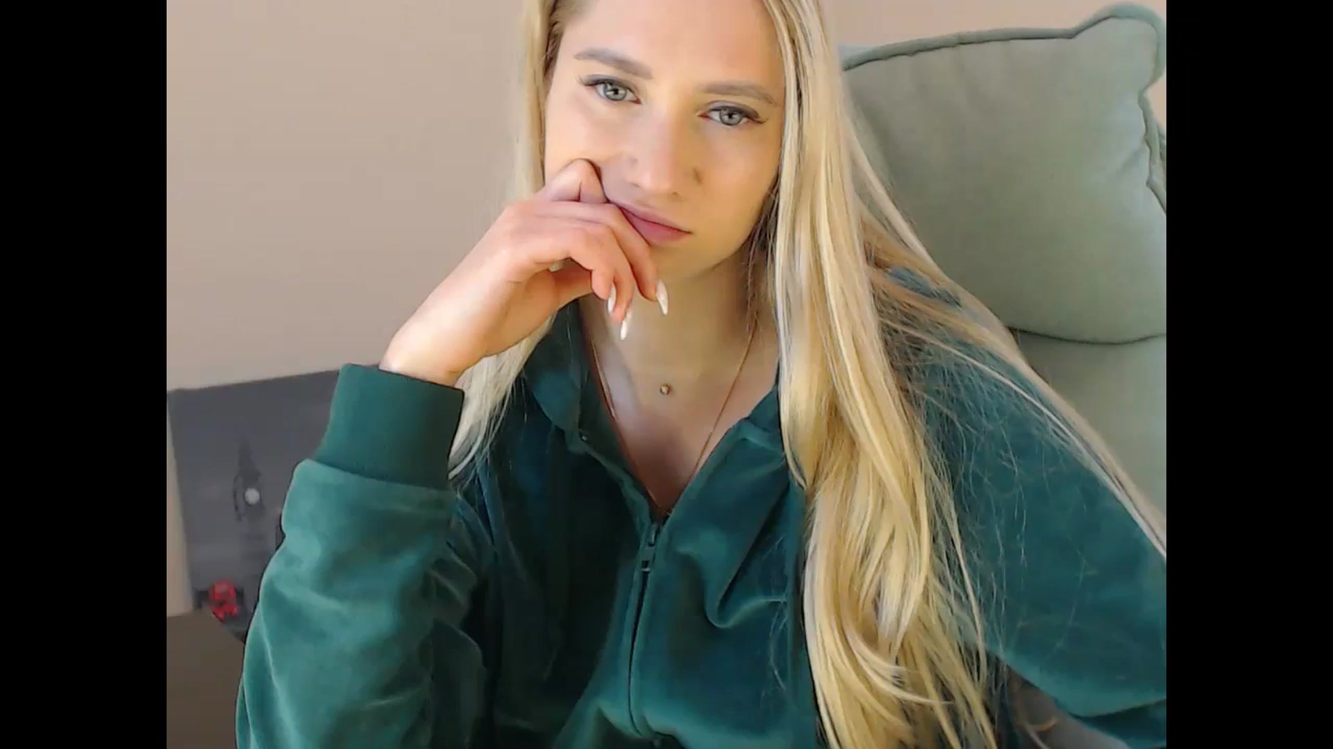 Gallery image thumbnail from Miss_Sylvia's myfreecams stream on, 12/18/2024, 20:21 image 15 of 20