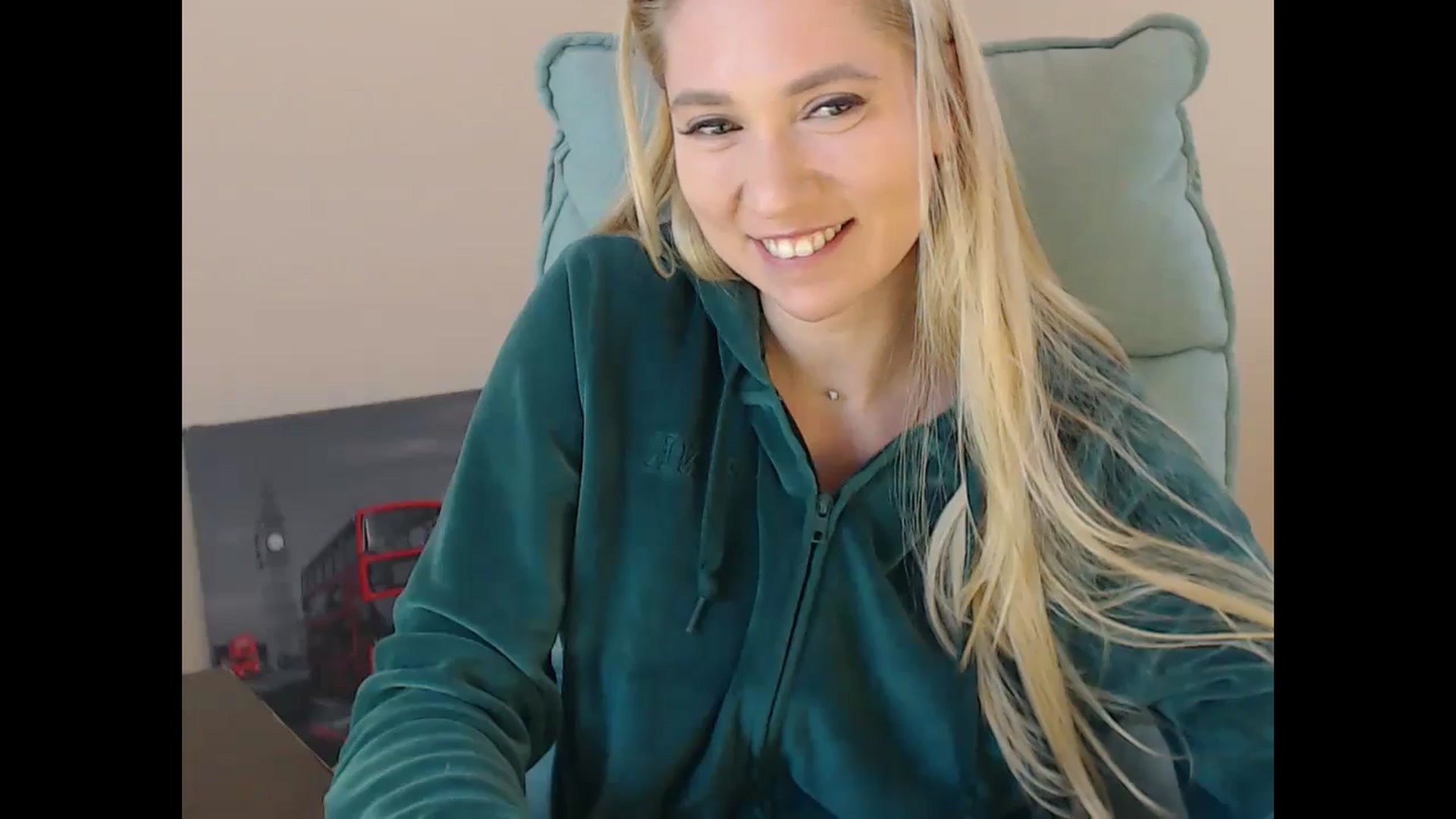Gallery image thumbnail from Miss_Sylvia's myfreecams stream on, 12/18/2024, 20:21 image 14 of 20