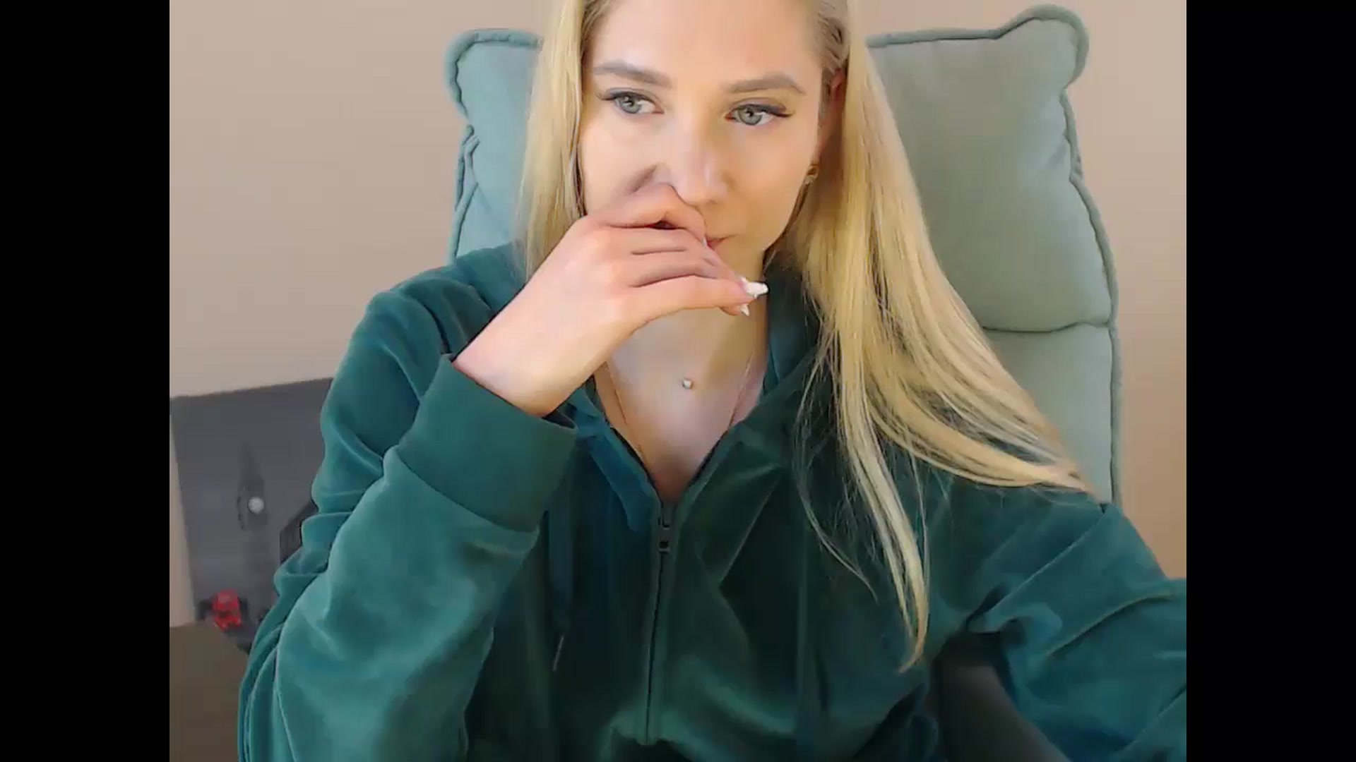 Gallery image thumbnail from Miss_Sylvia's myfreecams stream on, 12/18/2024, 20:21 image 19 of 20