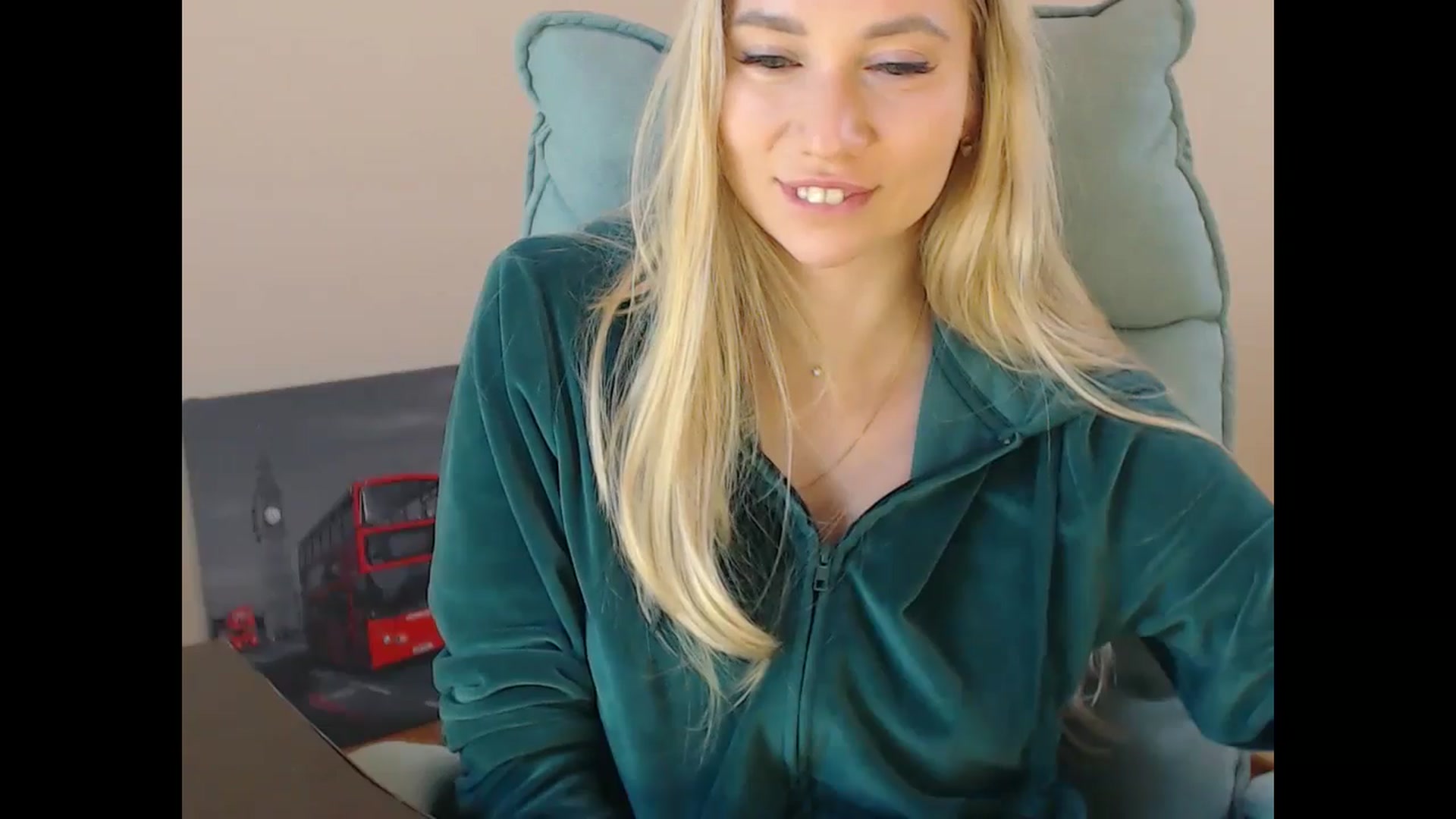 Gallery image thumbnail from Miss_Sylvia's myfreecams stream on, 12/18/2024, 20:21 image 5 of 20