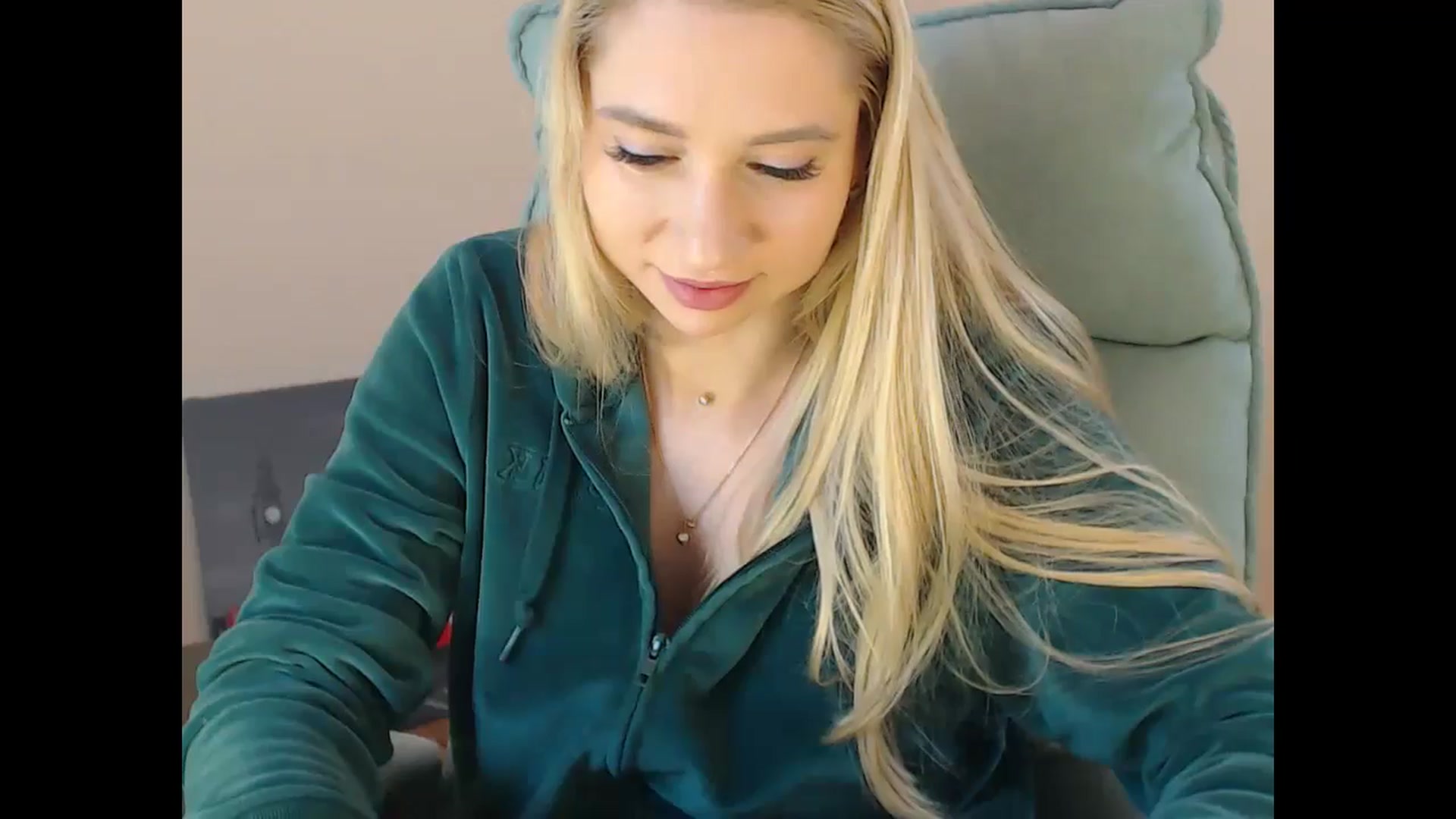 Gallery image thumbnail from Miss_Sylvia's myfreecams stream on, 12/18/2024, 20:21 image 2 of 20