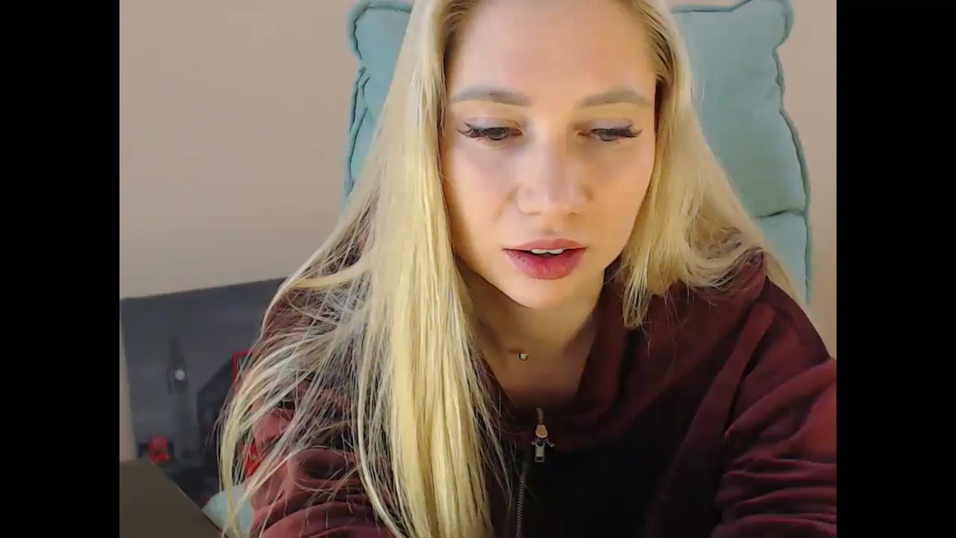 Gallery image thumbnail from Miss_Sylvia's myfreecams stream on, 12/19/2024, 20:14 image 19 of 20