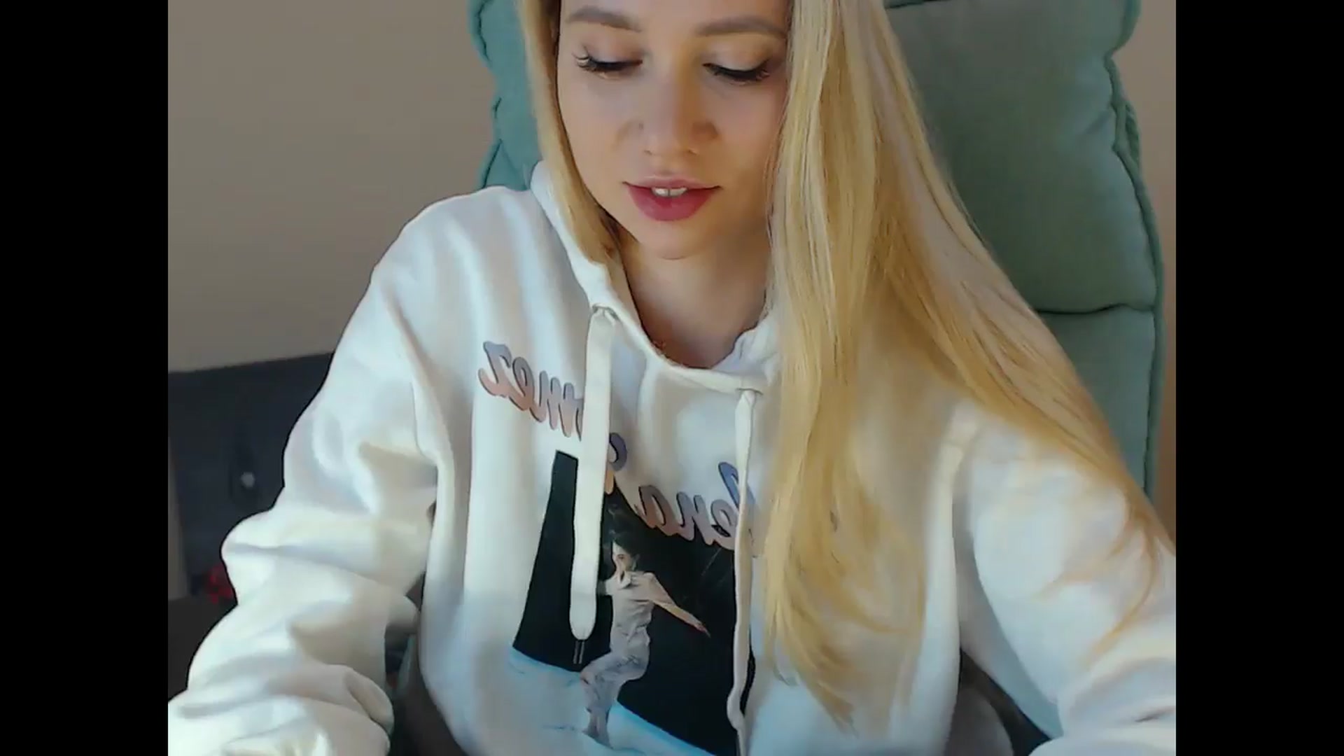 Gallery image thumbnail from Miss_Sylvia's myfreecams stream on, 12/20/2024, 19:39 image 10 of 20