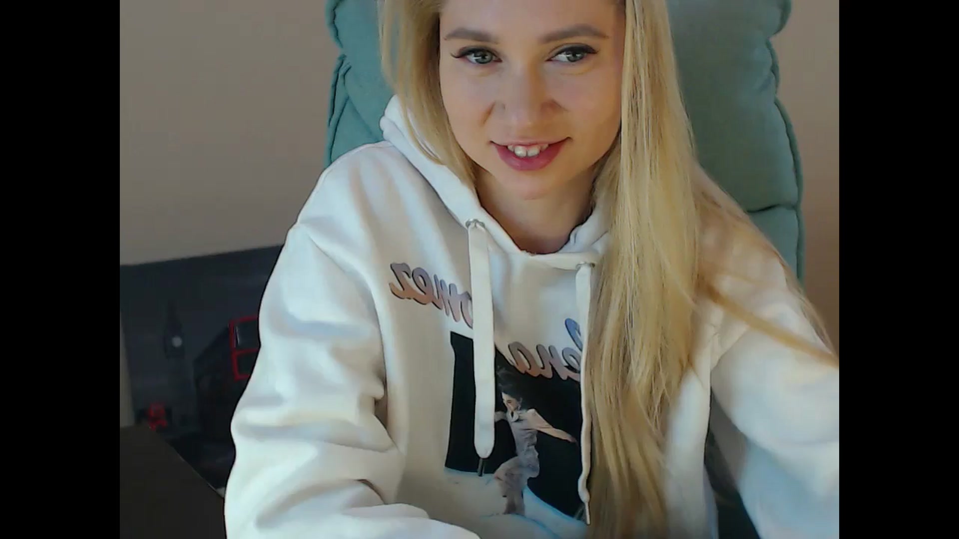 Gallery image thumbnail from Miss_Sylvia's myfreecams stream on, 12/20/2024, 19:39 image 16 of 20