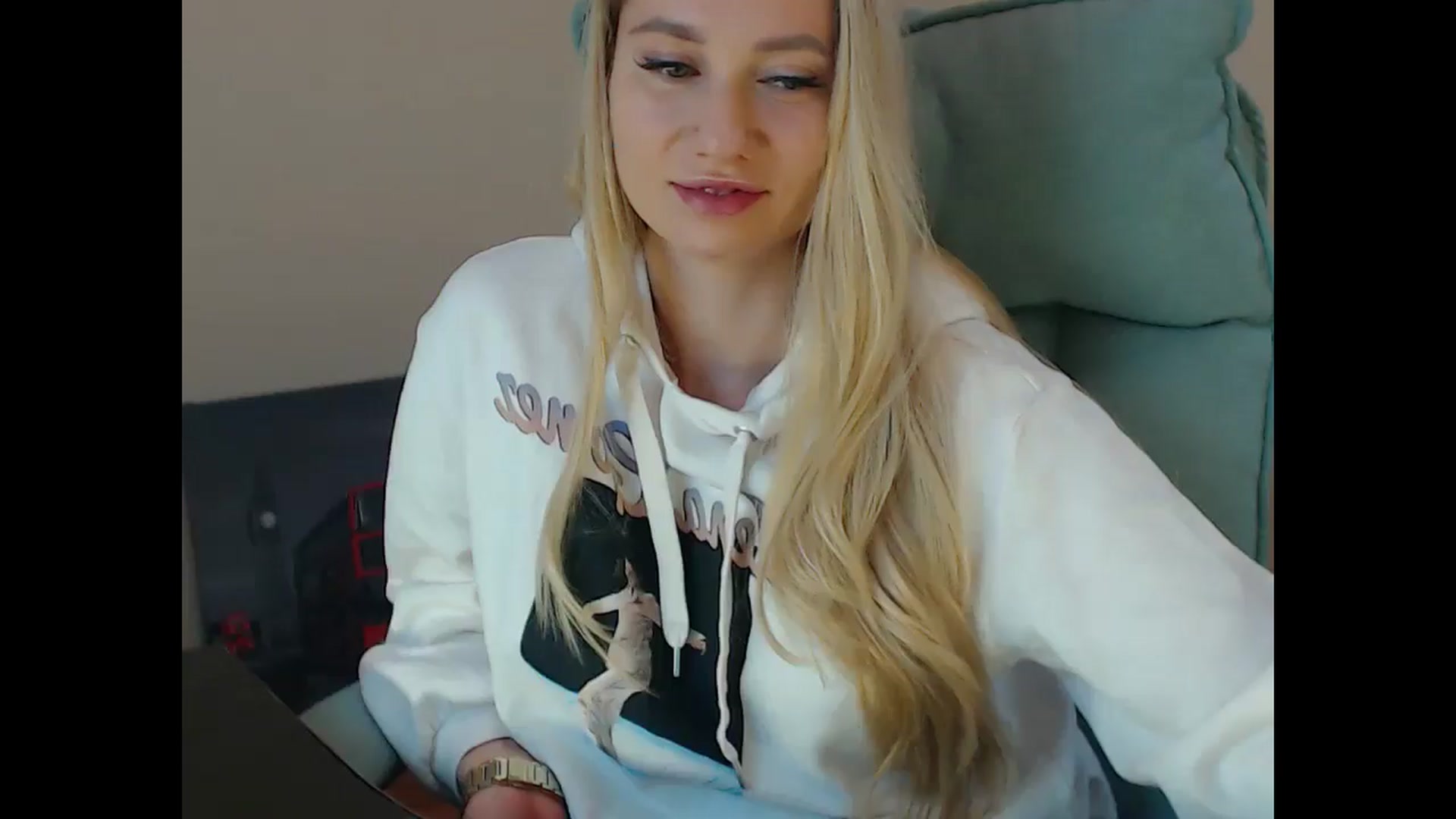 Gallery image thumbnail from Miss_Sylvia's myfreecams stream on, 12/20/2024, 19:39 image 3 of 20