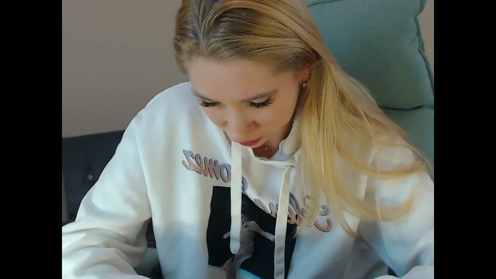 Gallery image thumbnail from Miss_Sylvia's myfreecams stream on, 12/20/2024, 20:26 image 17 of 20