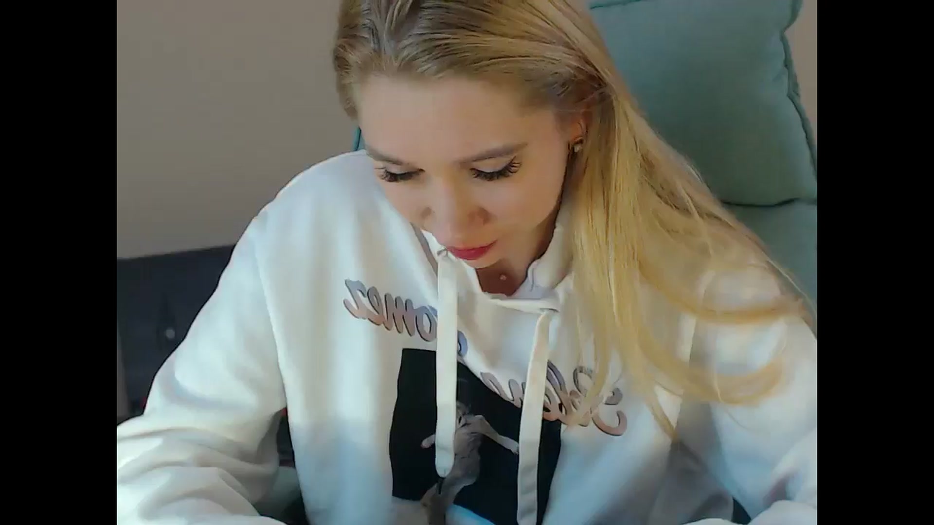 Gallery image thumbnail from Miss_Sylvia's myfreecams stream on, 12/20/2024, 20:26 image 16 of 20