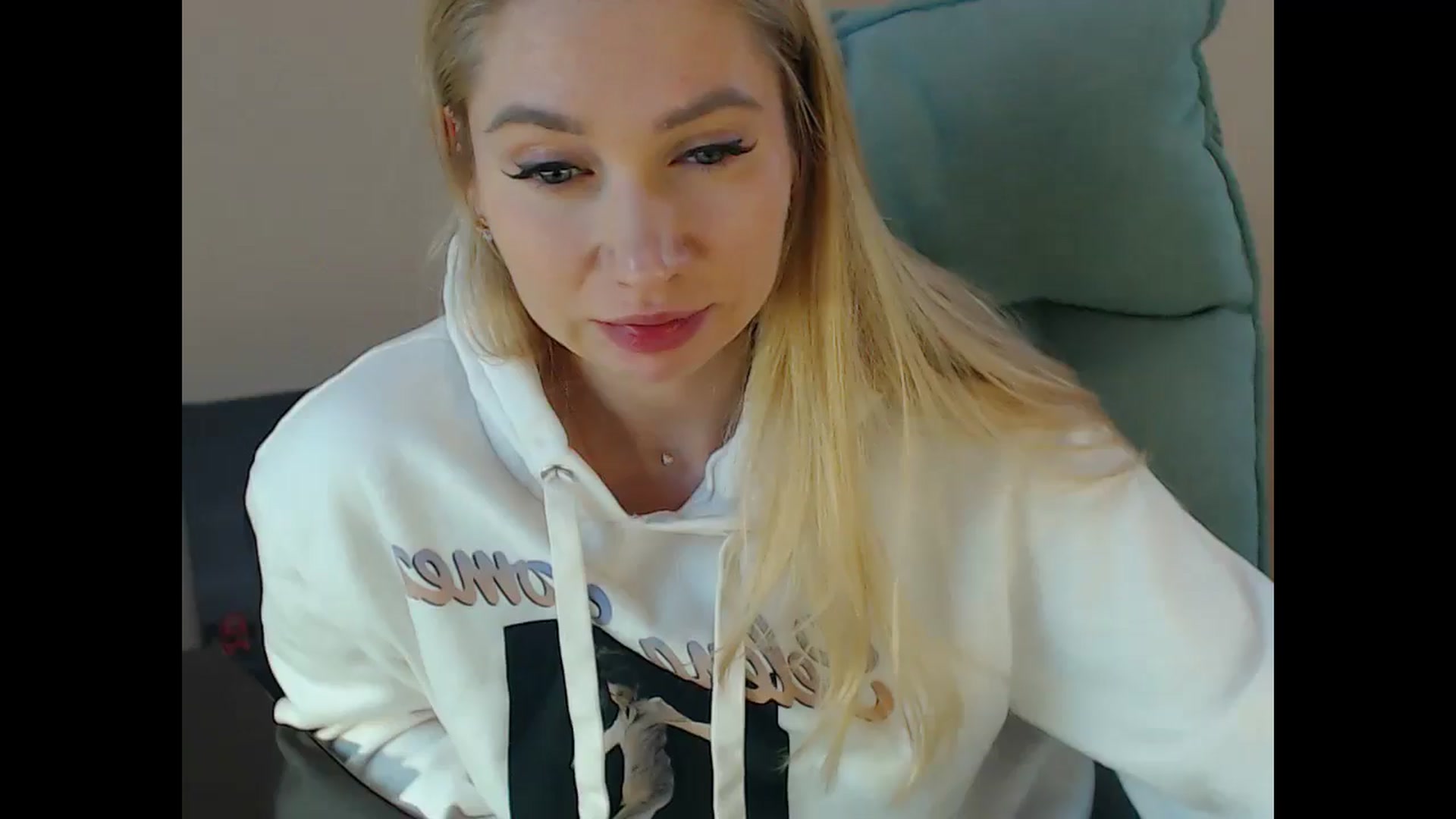Gallery image thumbnail from Miss_Sylvia's myfreecams stream on, 12/20/2024, 20:26 image 18 of 20