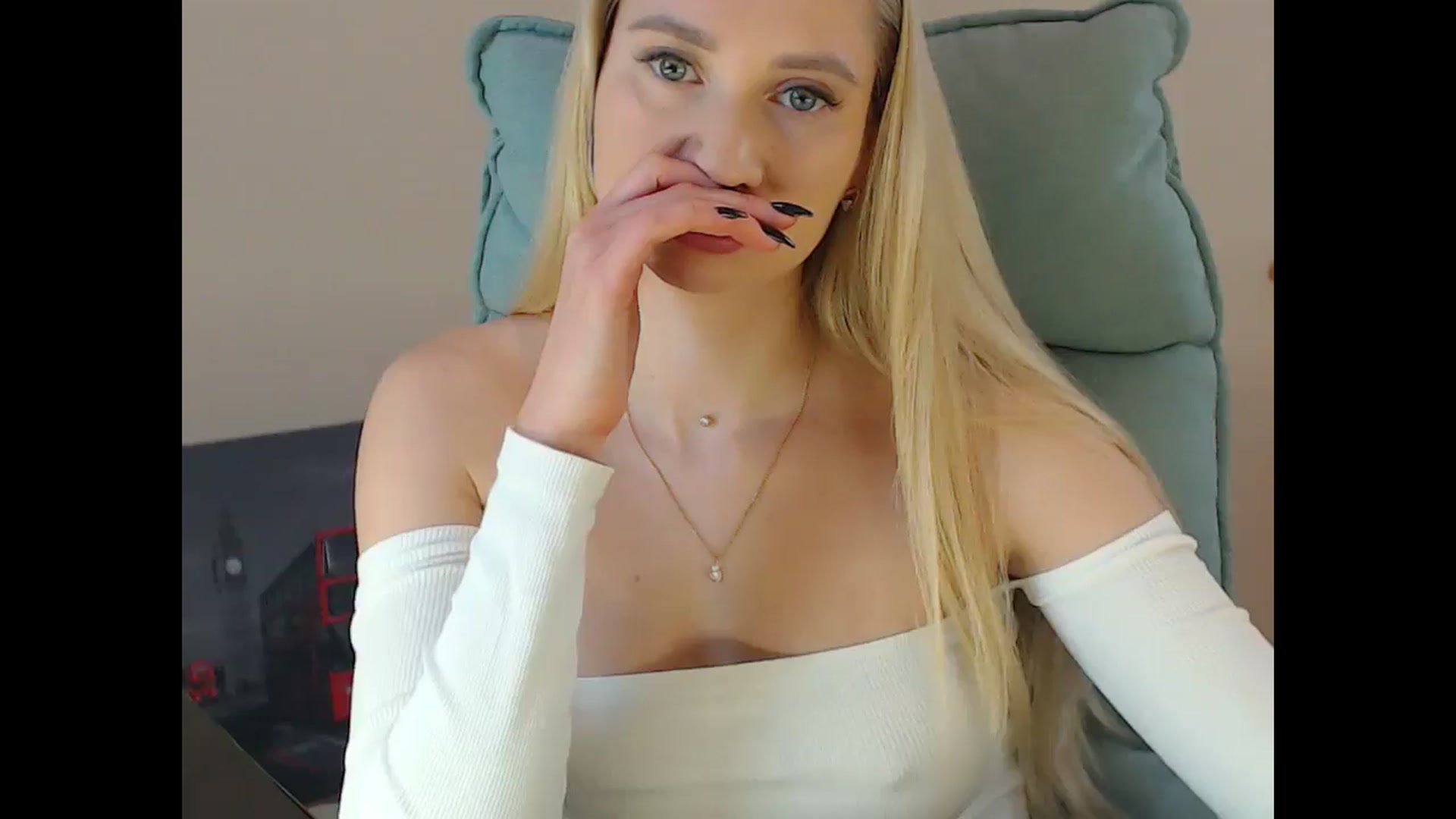 Gallery image thumbnail from Miss_Sylvia's myfreecams stream on, 12/22/2024, 17:34 image 2 of 20