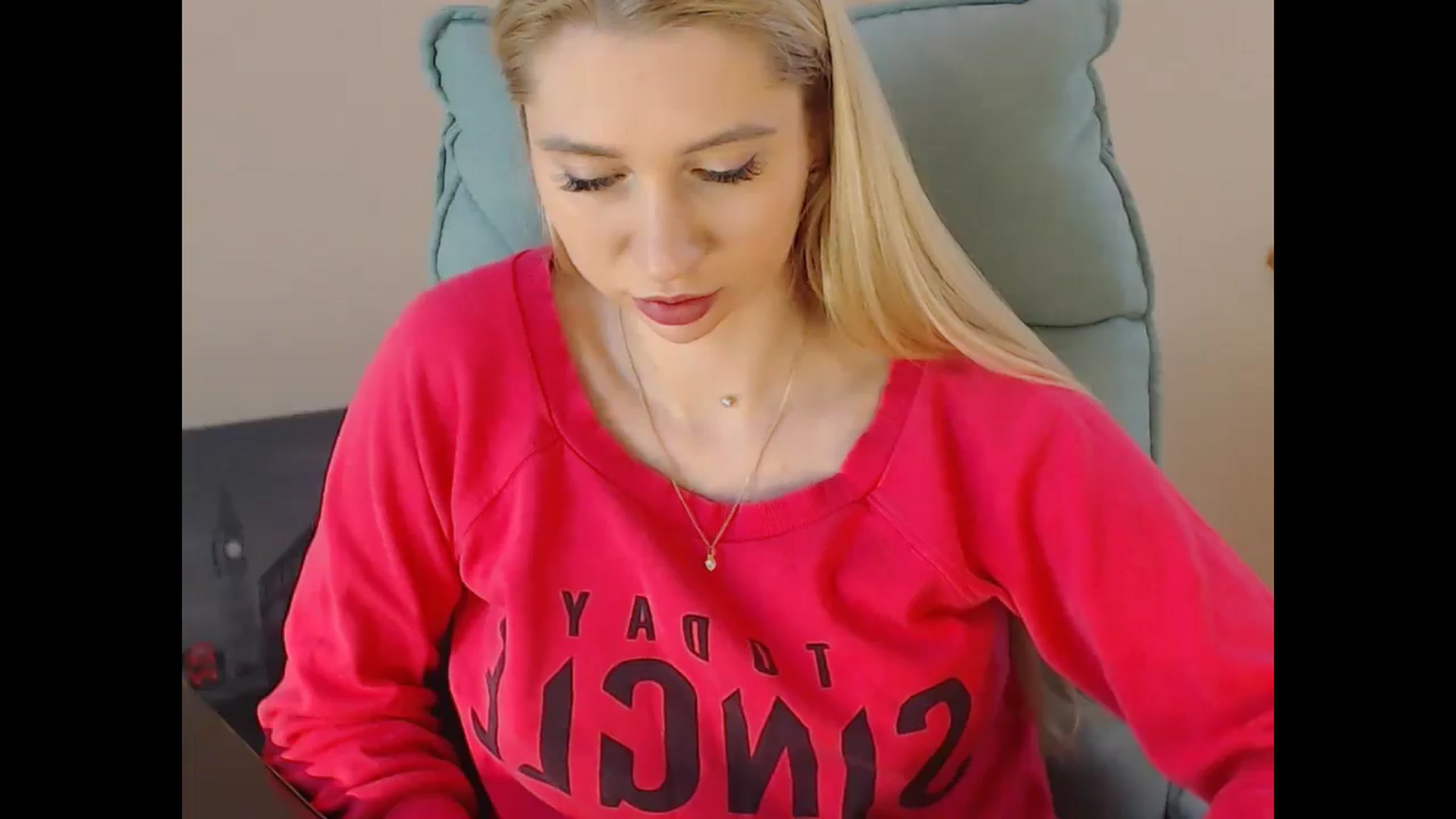 Gallery image thumbnail from Miss_Sylvia's myfreecams stream on, 12/24/2024, 17:40 image 7 of 20