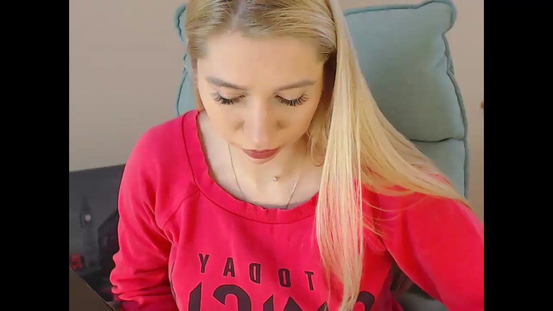 Gallery image thumbnail from Miss_Sylvia's myfreecams stream on, 12/24/2024, 20:16 image 4 of 20