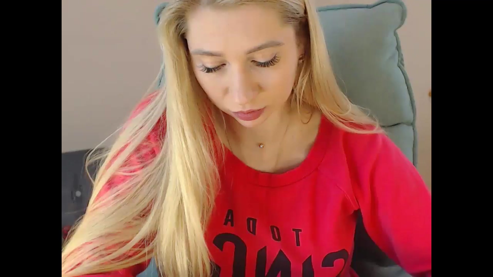 Gallery image thumbnail from Miss_Sylvia's myfreecams stream on, 12/24/2024, 20:16 image 2 of 20