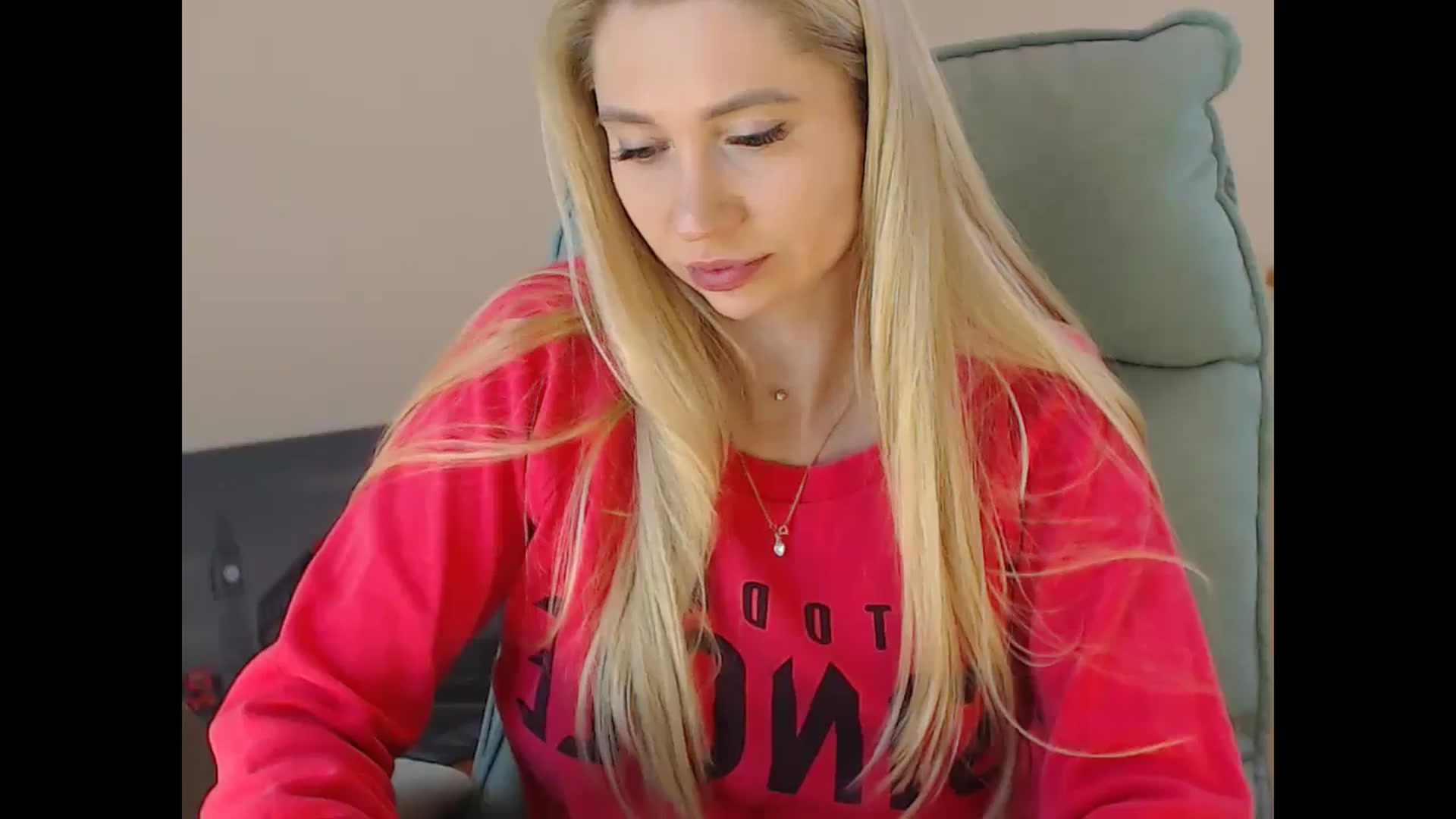 Gallery image thumbnail from Miss_Sylvia's myfreecams stream on, 12/24/2024, 20:16 image 18 of 20