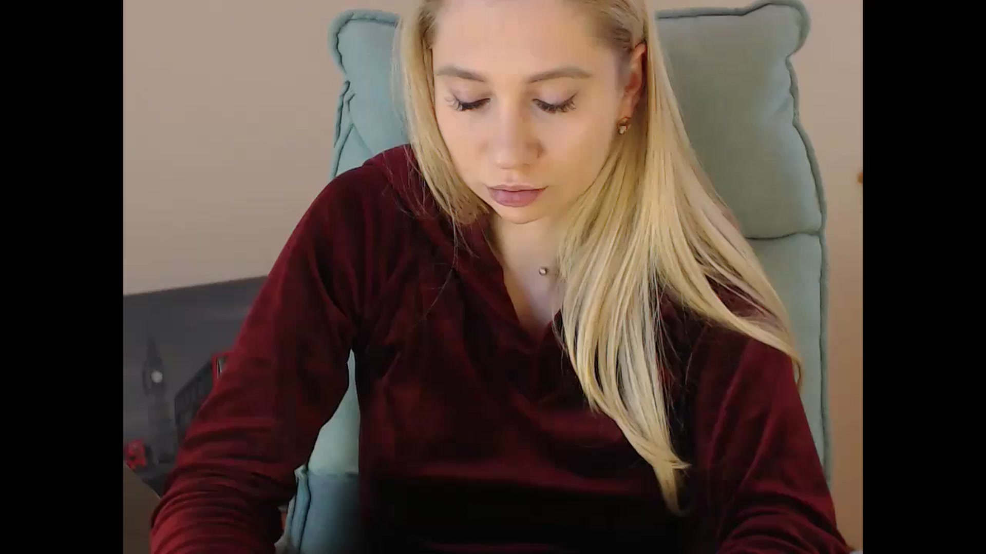 Gallery image thumbnail from Miss_Sylvia's myfreecams stream on, 12/25/2024, 18:14 image 10 of 20