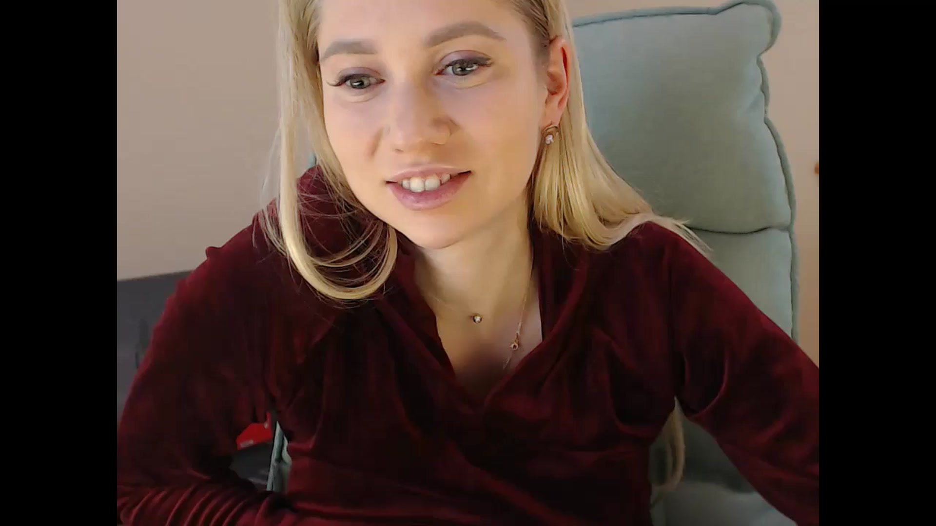 Gallery image thumbnail from Miss_Sylvia's myfreecams stream on, 12/25/2024, 18:14 image 14 of 20