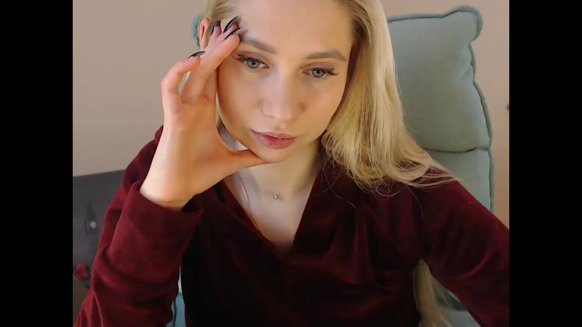 Gallery image thumbnail from Miss_Sylvia's myfreecams stream on, 12/25/2024, 19:20 image 16 of 20