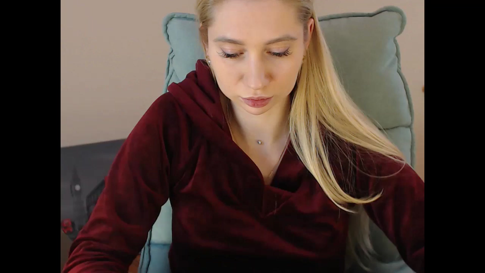 Gallery image thumbnail from Miss_Sylvia's myfreecams stream on, 12/25/2024, 19:20 image 10 of 20