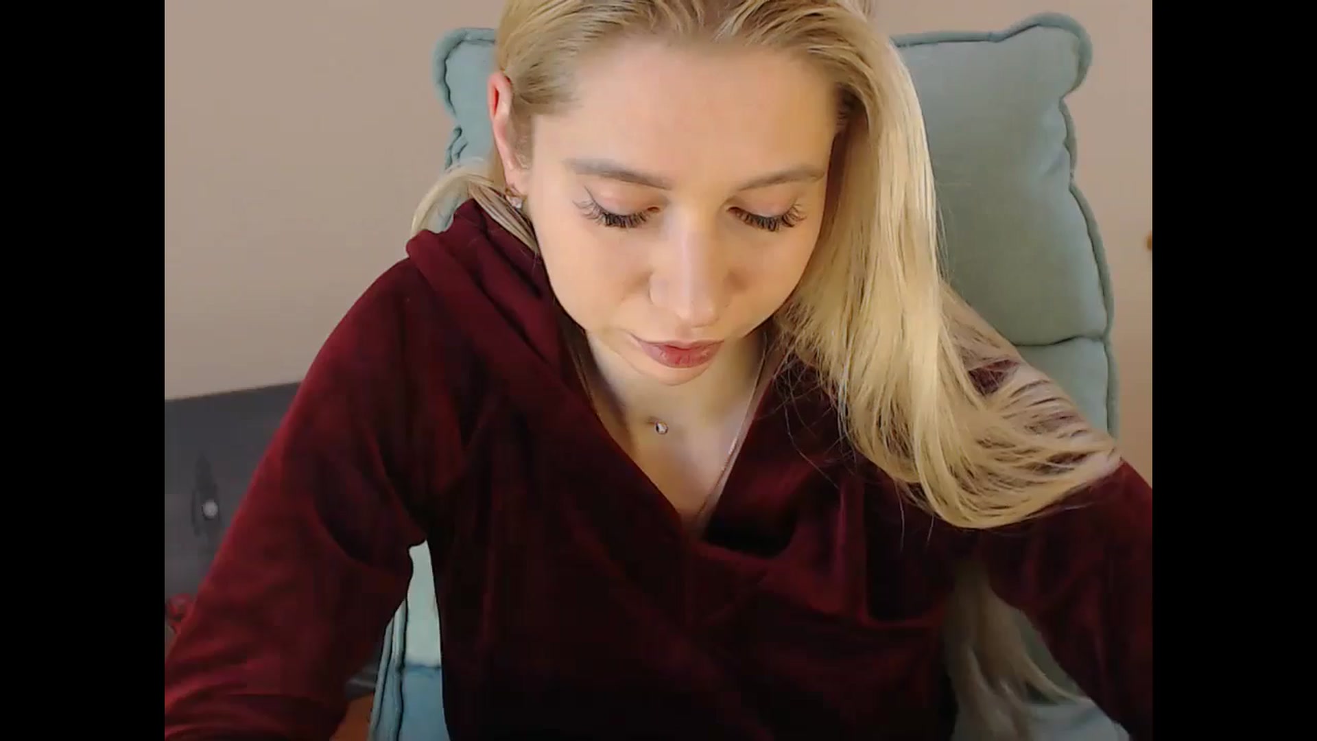 Gallery image thumbnail from Miss_Sylvia's myfreecams stream on, 12/25/2024, 19:20 image 17 of 20