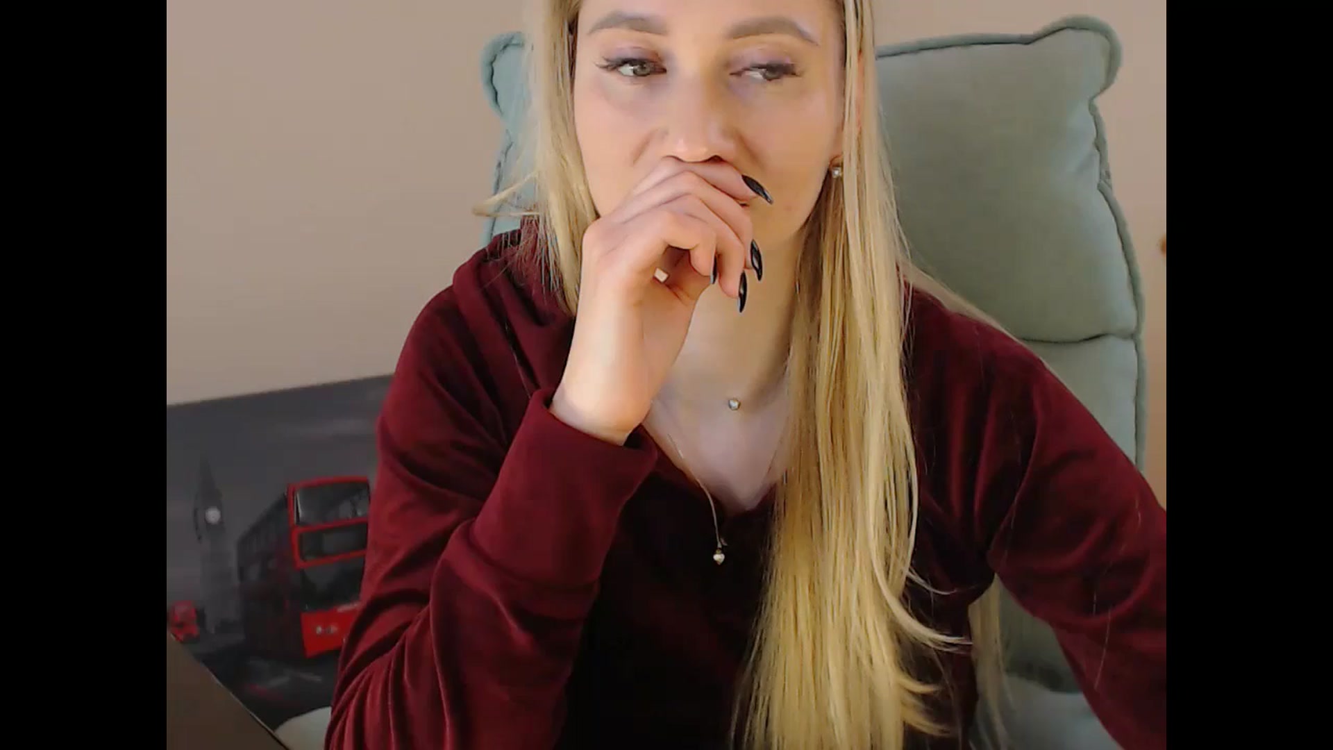 Gallery image thumbnail from Miss_Sylvia's myfreecams stream on, 12/25/2024, 19:29 image 17 of 20