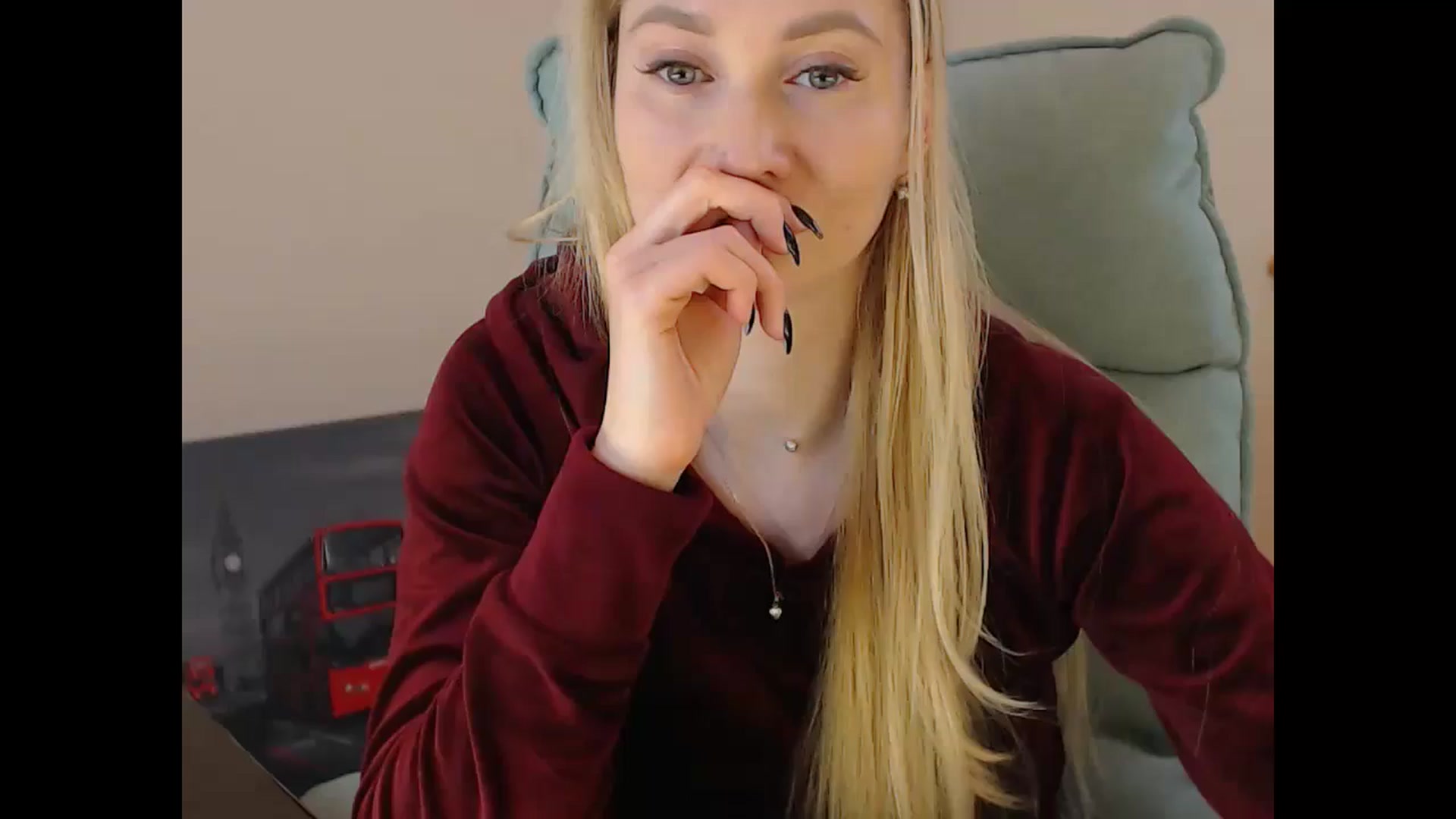 Gallery image thumbnail from Miss_Sylvia's myfreecams stream on, 12/25/2024, 19:29 image 19 of 20