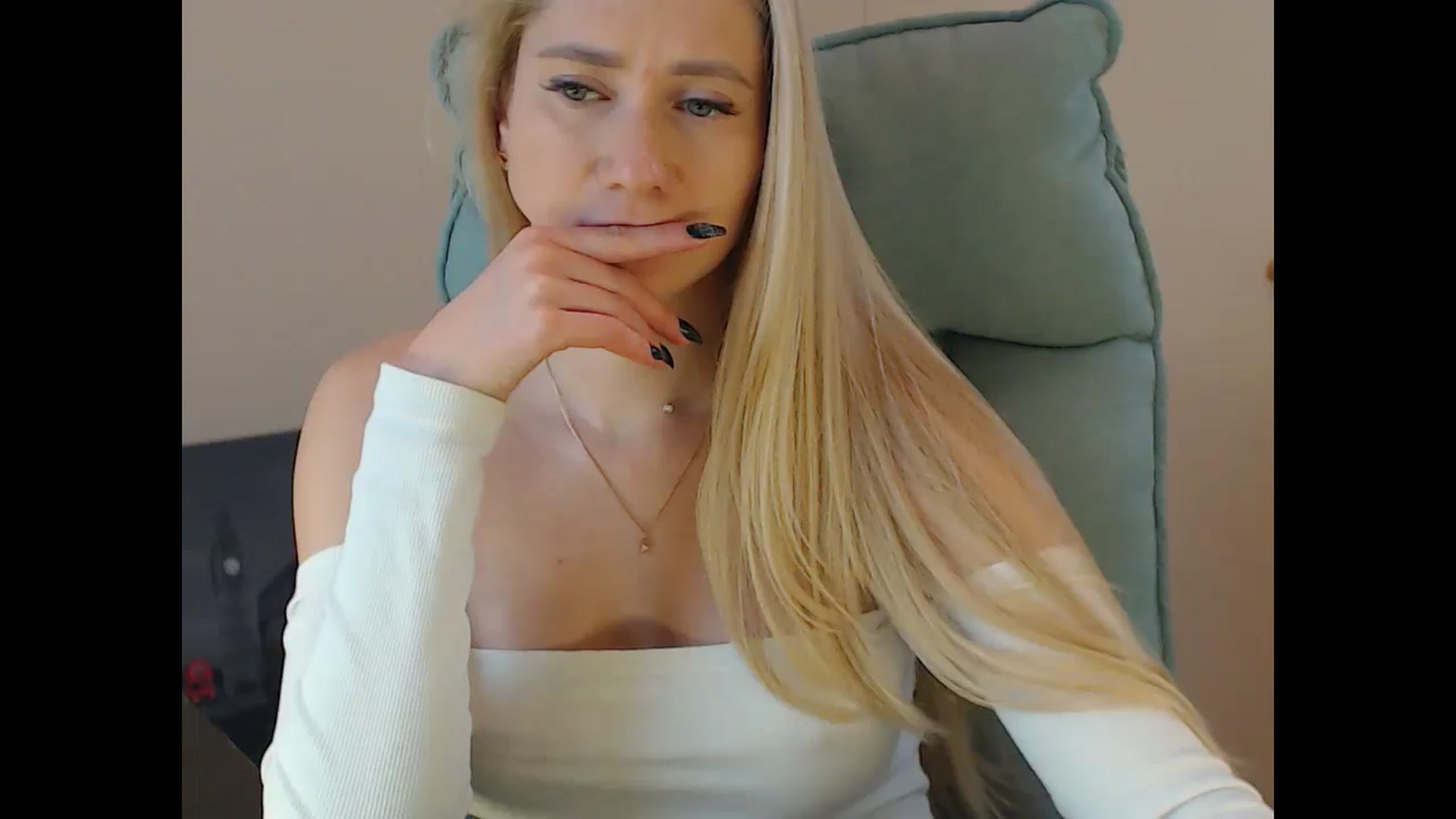 Gallery image thumbnail from Miss_Sylvia's myfreecams stream on, 12/26/2024, 19:25 image 13 of 20