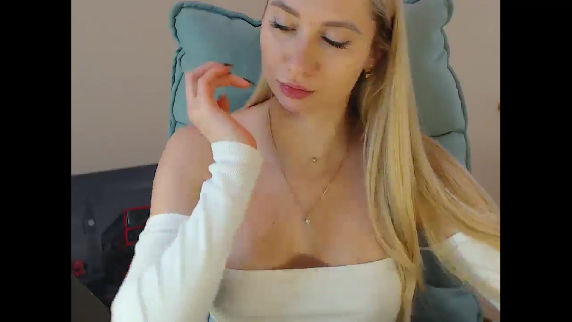 Gallery image thumbnail from Miss_Sylvia's myfreecams stream on, 12/26/2024, 19:25 image 17 of 20