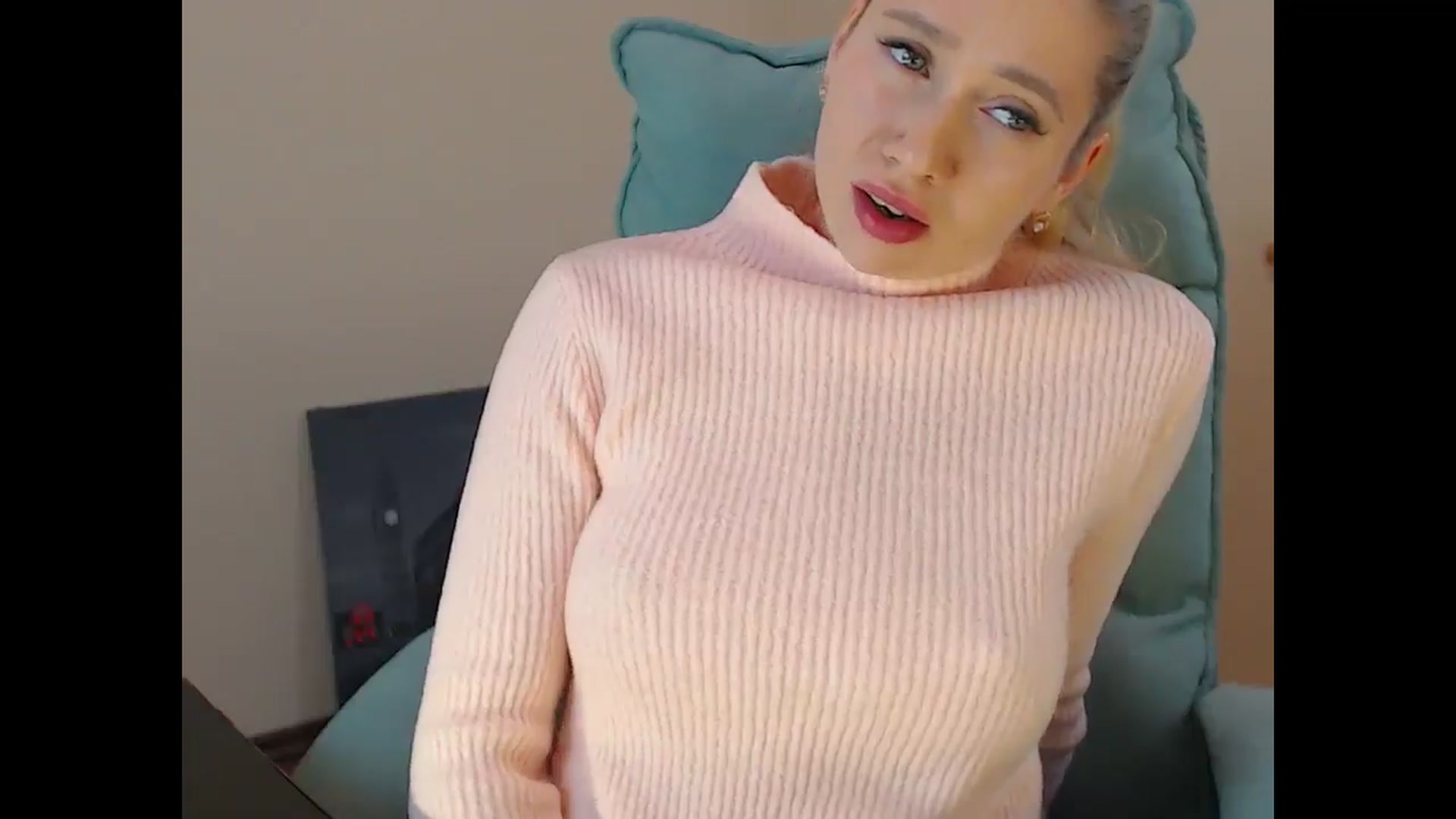 Gallery image thumbnail from Miss_Sylvia's myfreecams stream on, 12/28/2024, 17:12 image 12 of 20