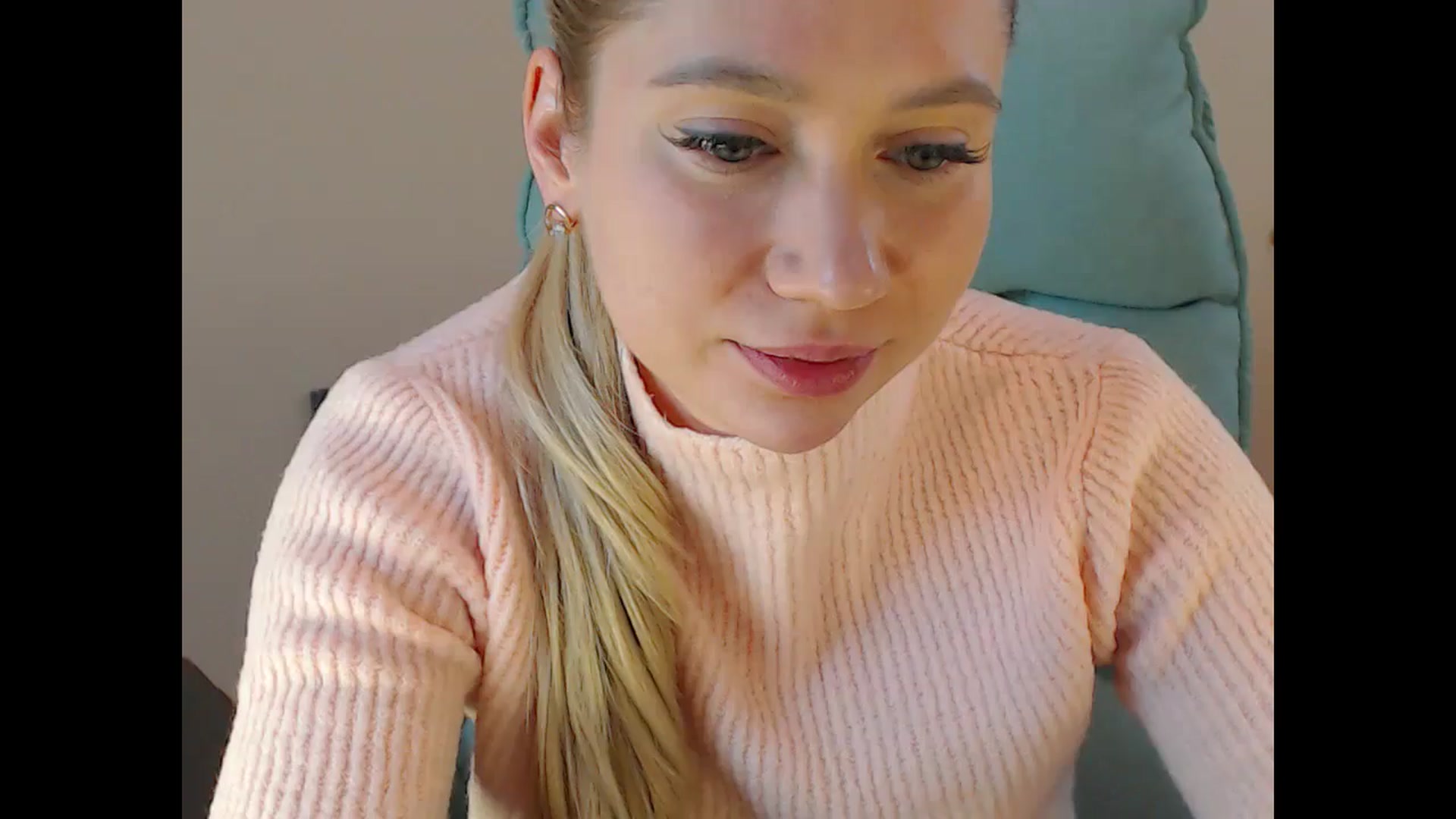 Gallery image thumbnail from Miss_Sylvia's myfreecams stream on, 12/28/2024, 20:56 image 18 of 20