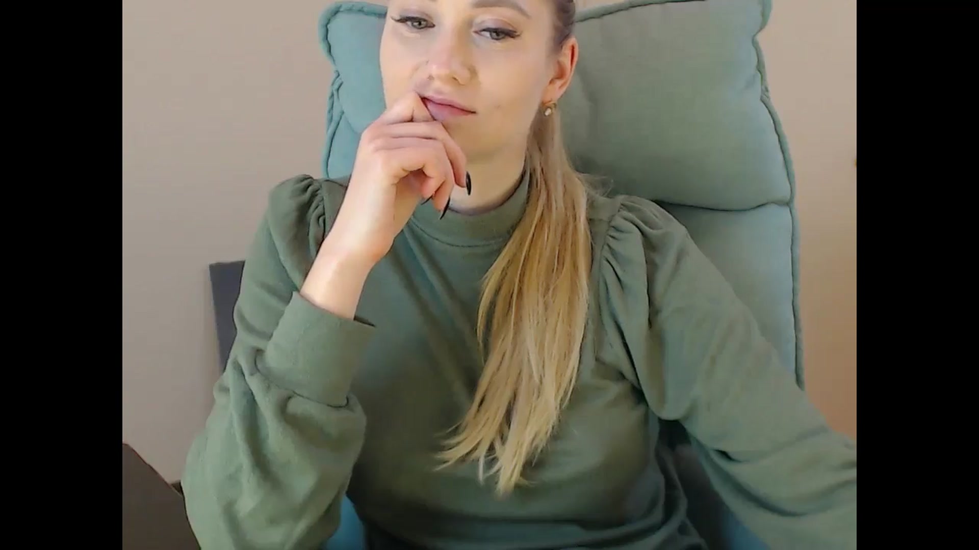 Gallery image thumbnail from Miss_Sylvia's myfreecams stream on, 01/02/2025, 17:03 image 15 of 20
