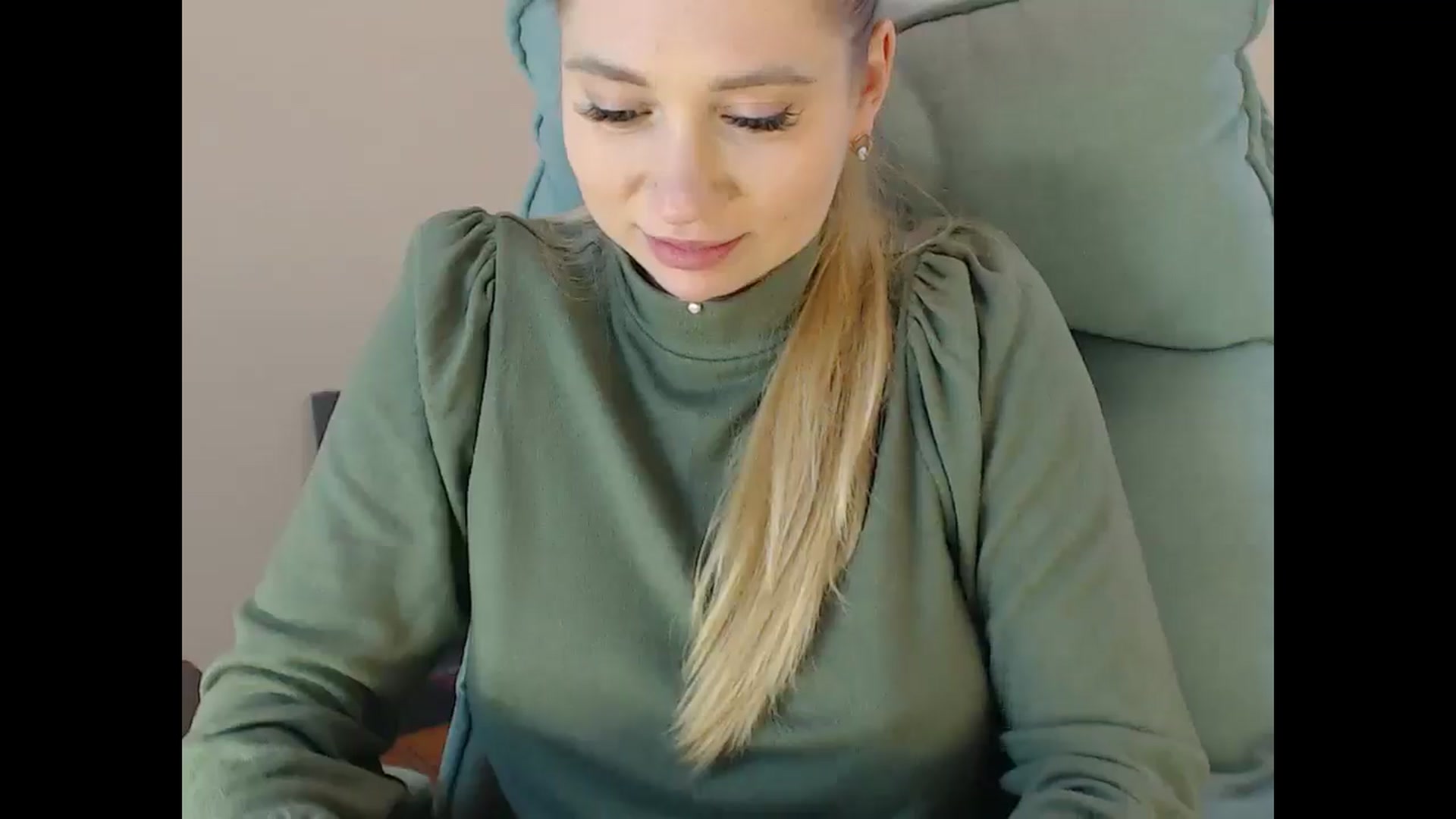 Gallery image thumbnail from Miss_Sylvia's myfreecams stream on, 01/02/2025, 18:34 image 9 of 20