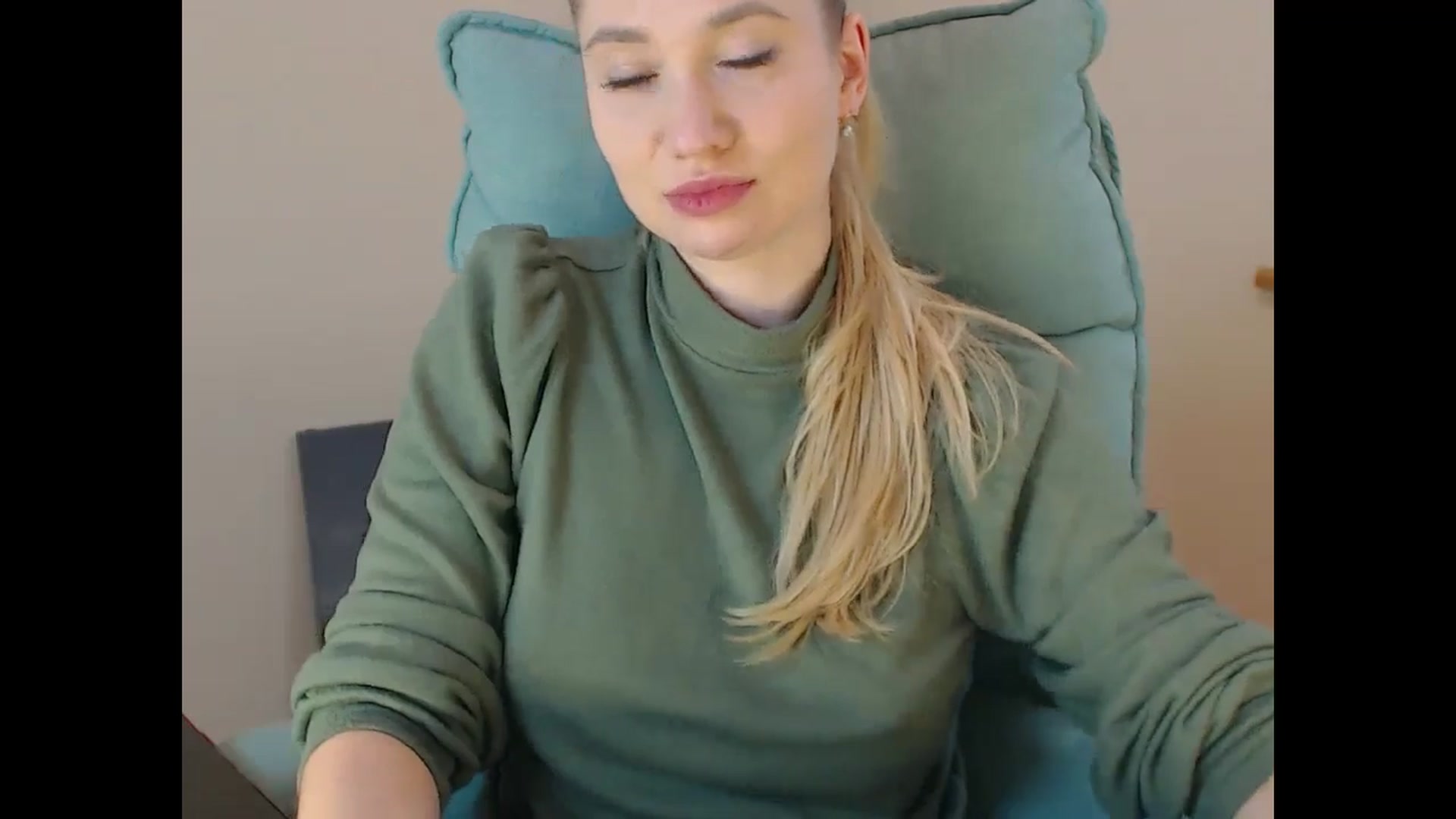 Gallery image thumbnail from Miss_Sylvia's myfreecams stream on, 01/09/2025, 17:01 image 16 of 20