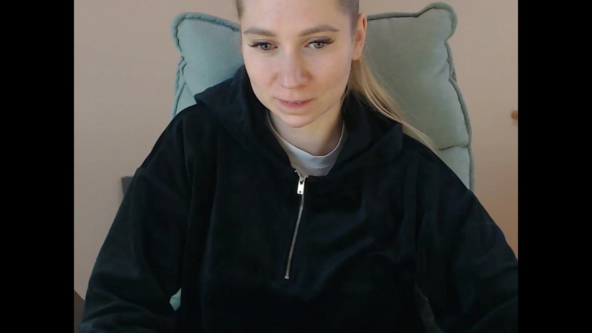 Gallery image thumbnail from Miss_Sylvia's myfreecams stream on, 01/17/2025, 20:41 image 1 of 20