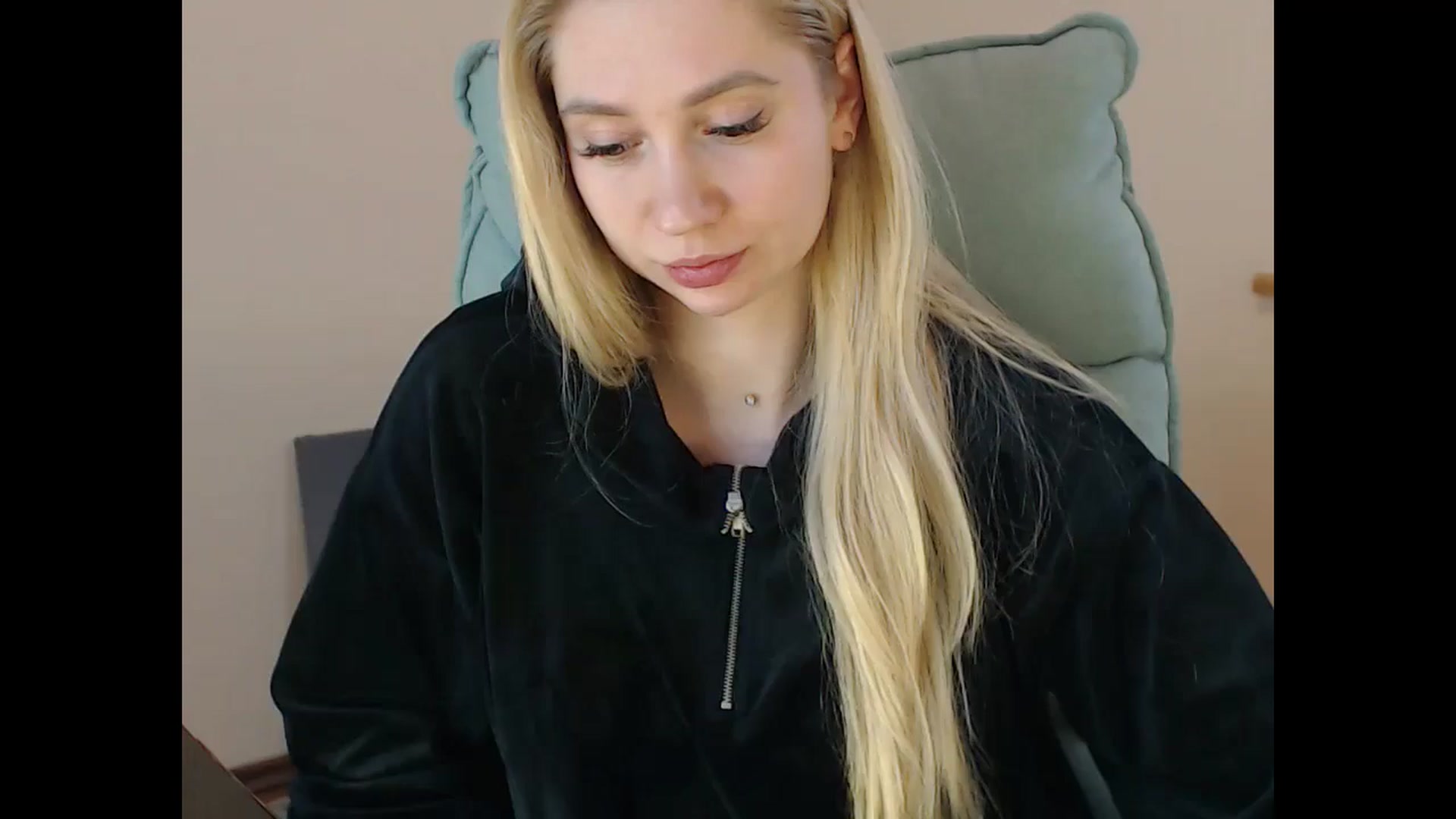Gallery image thumbnail from Miss_Sylvia's myfreecams stream on, 01/19/2025, 18:58 image 17 of 20
