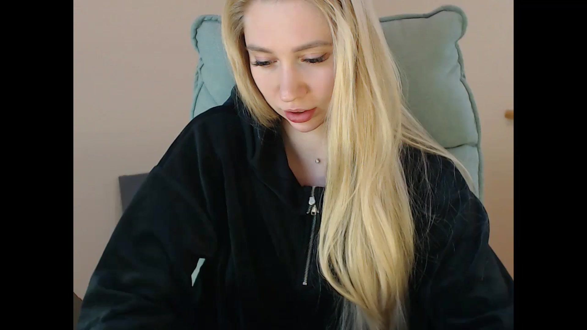 Gallery image thumbnail from Miss_Sylvia's myfreecams stream on, 01/19/2025, 18:58 image 14 of 20
