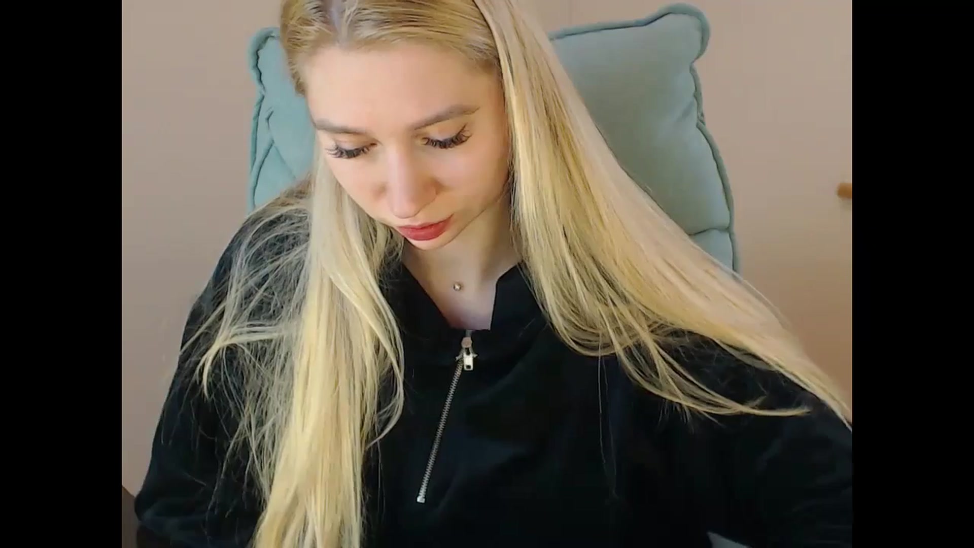 Gallery image thumbnail from Miss_Sylvia's myfreecams stream on, 01/19/2025, 19:55 image 8 of 20