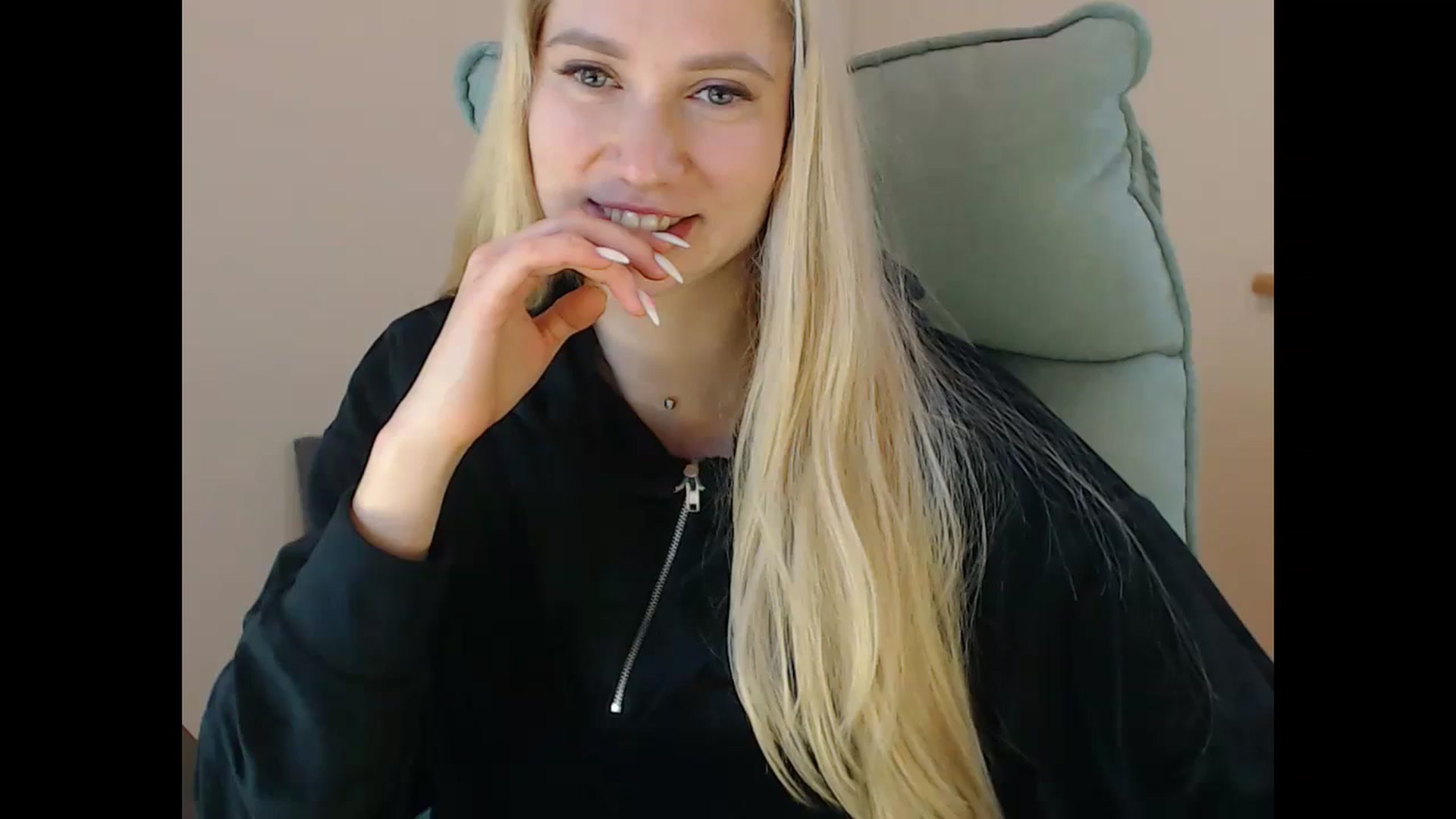 Gallery image thumbnail from Miss_Sylvia's myfreecams stream on, 01/19/2025, 19:55 image 18 of 20