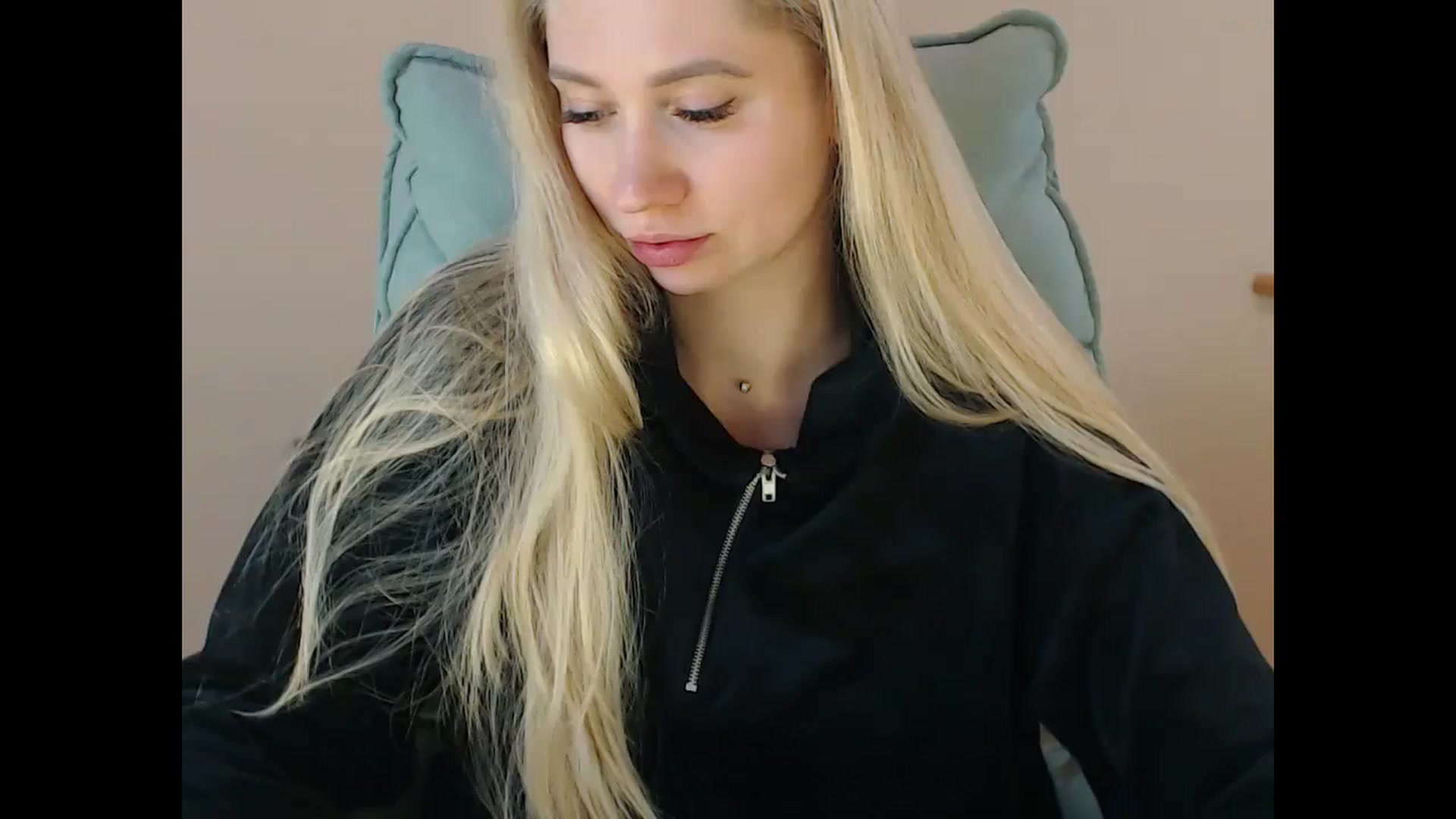 Gallery image thumbnail from Miss_Sylvia's myfreecams stream on, 01/19/2025, 19:55 image 5 of 20