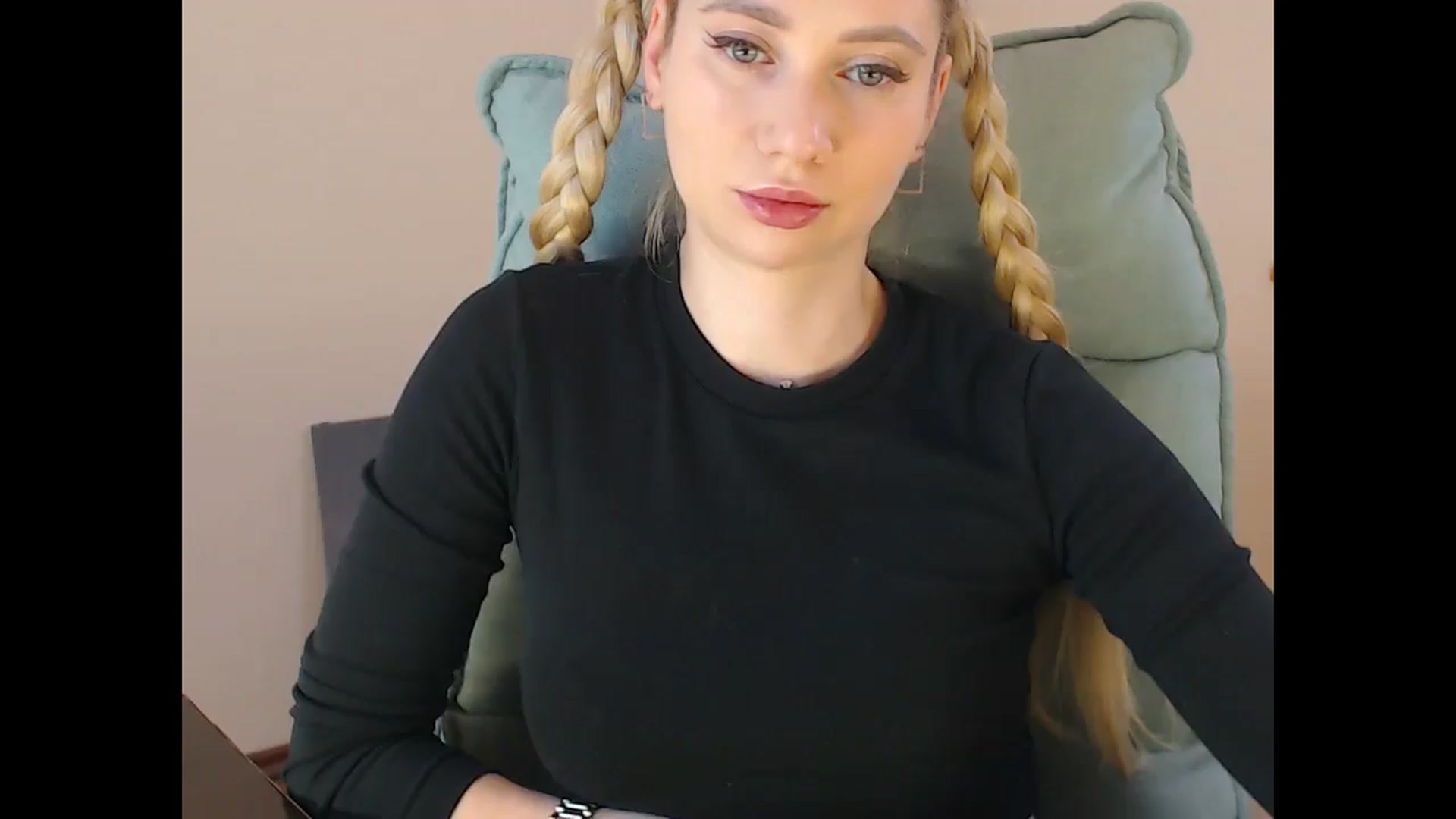Gallery image thumbnail from Miss_Sylvia's myfreecams stream on, 01/26/2025, 15:07 image 4 of 20