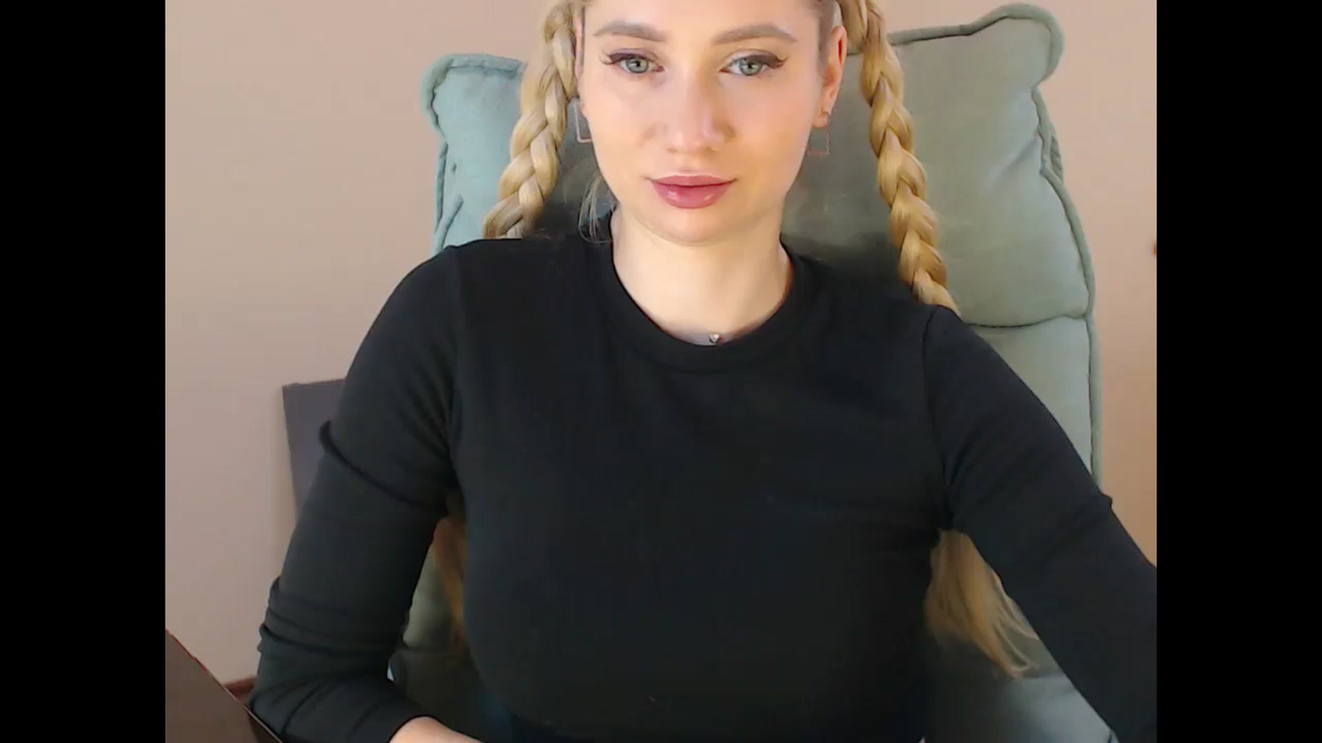 Gallery image thumbnail from Miss_Sylvia's myfreecams stream on, 01/26/2025, 15:07 image 7 of 20