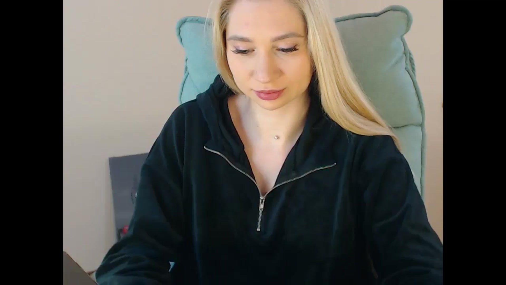 Gallery image thumbnail from Miss_Sylvia's myfreecams stream on, 01/28/2025, 17:04 image 15 of 20