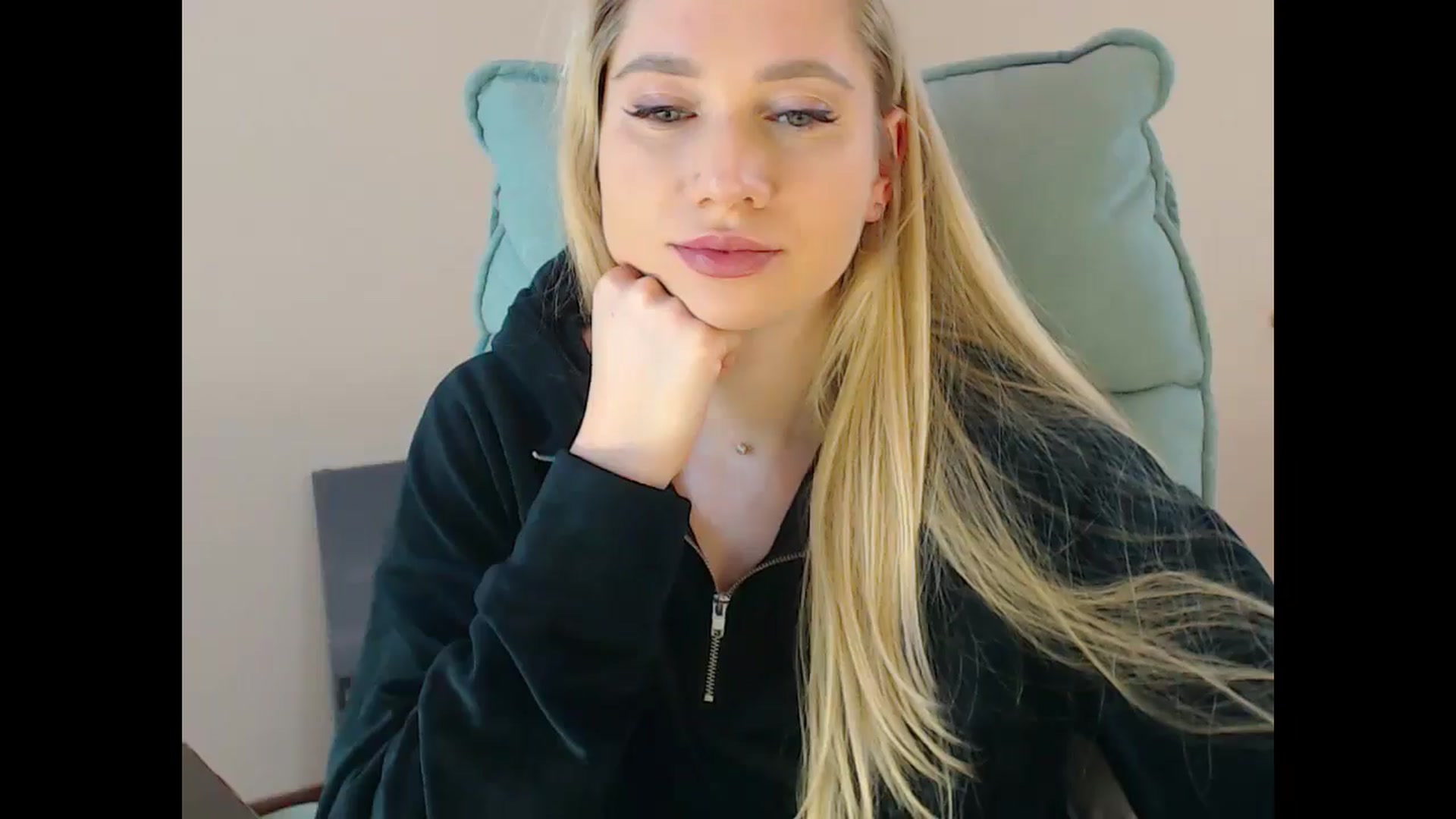 Gallery image thumbnail from Miss_Sylvia's myfreecams stream on, 01/28/2025, 17:04 image 8 of 20