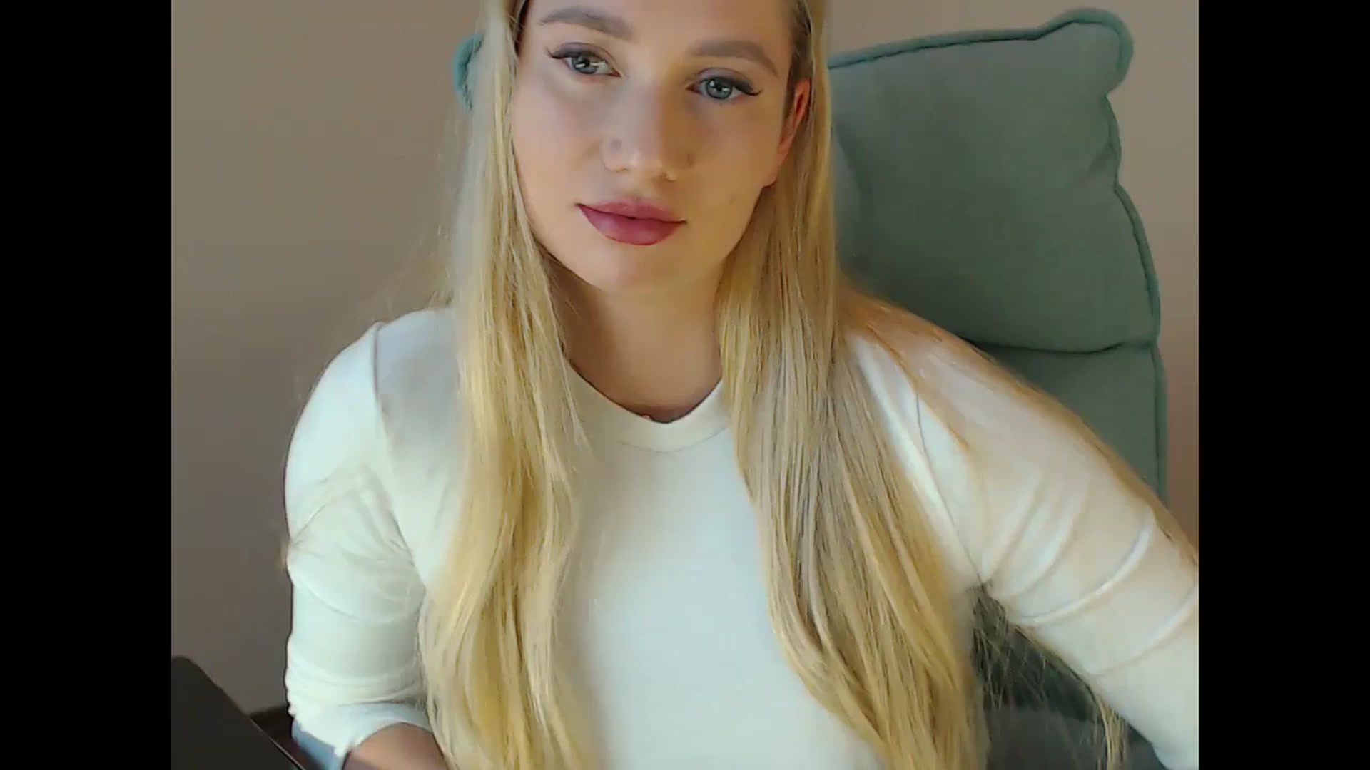Gallery image thumbnail from Miss_Sylvia's myfreecams stream on, 02/05/2025, 18:23 image 19 of 20